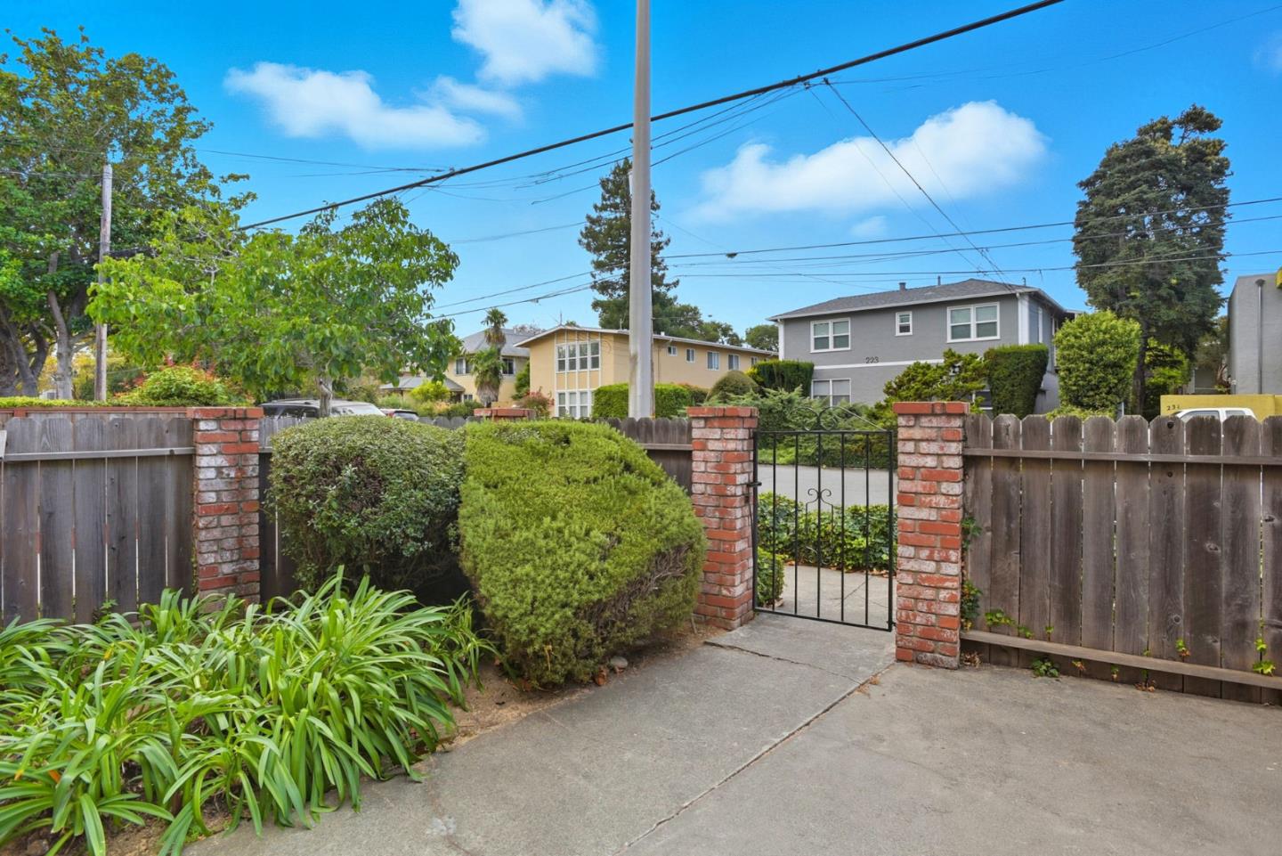 230 Villa Terrace 2