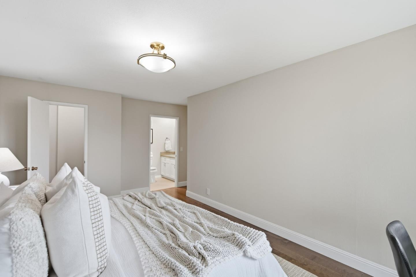 1075 Shell Boulevard 7