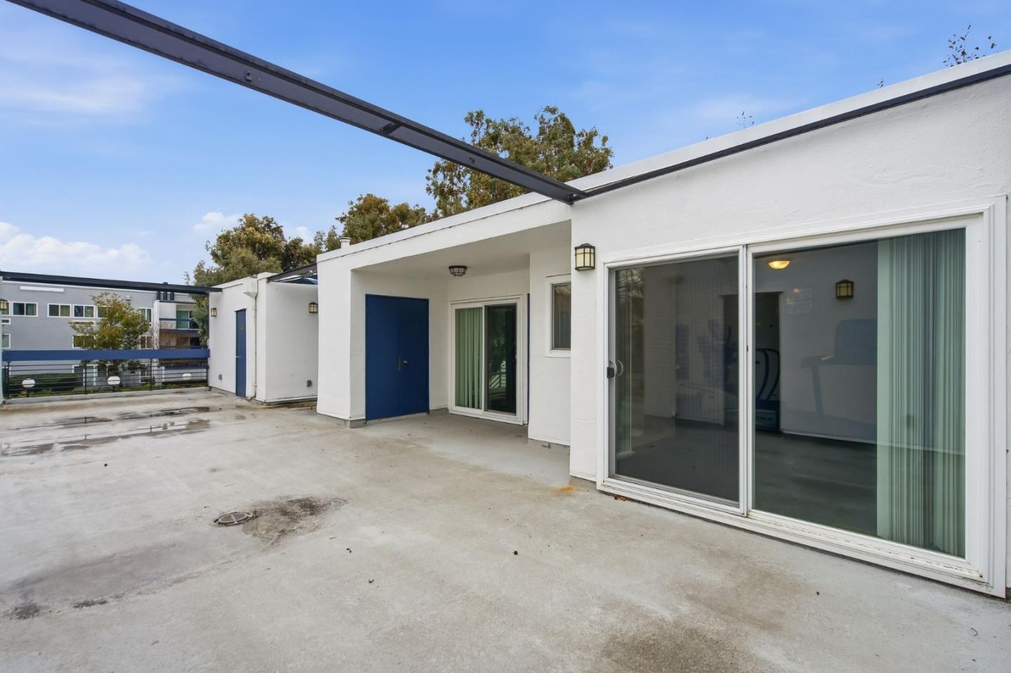 1075 Shell Boulevard 7