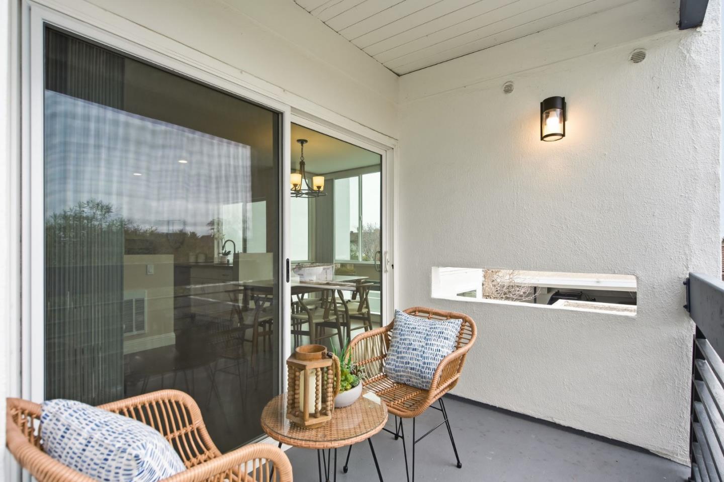 1075 Shell Boulevard 7