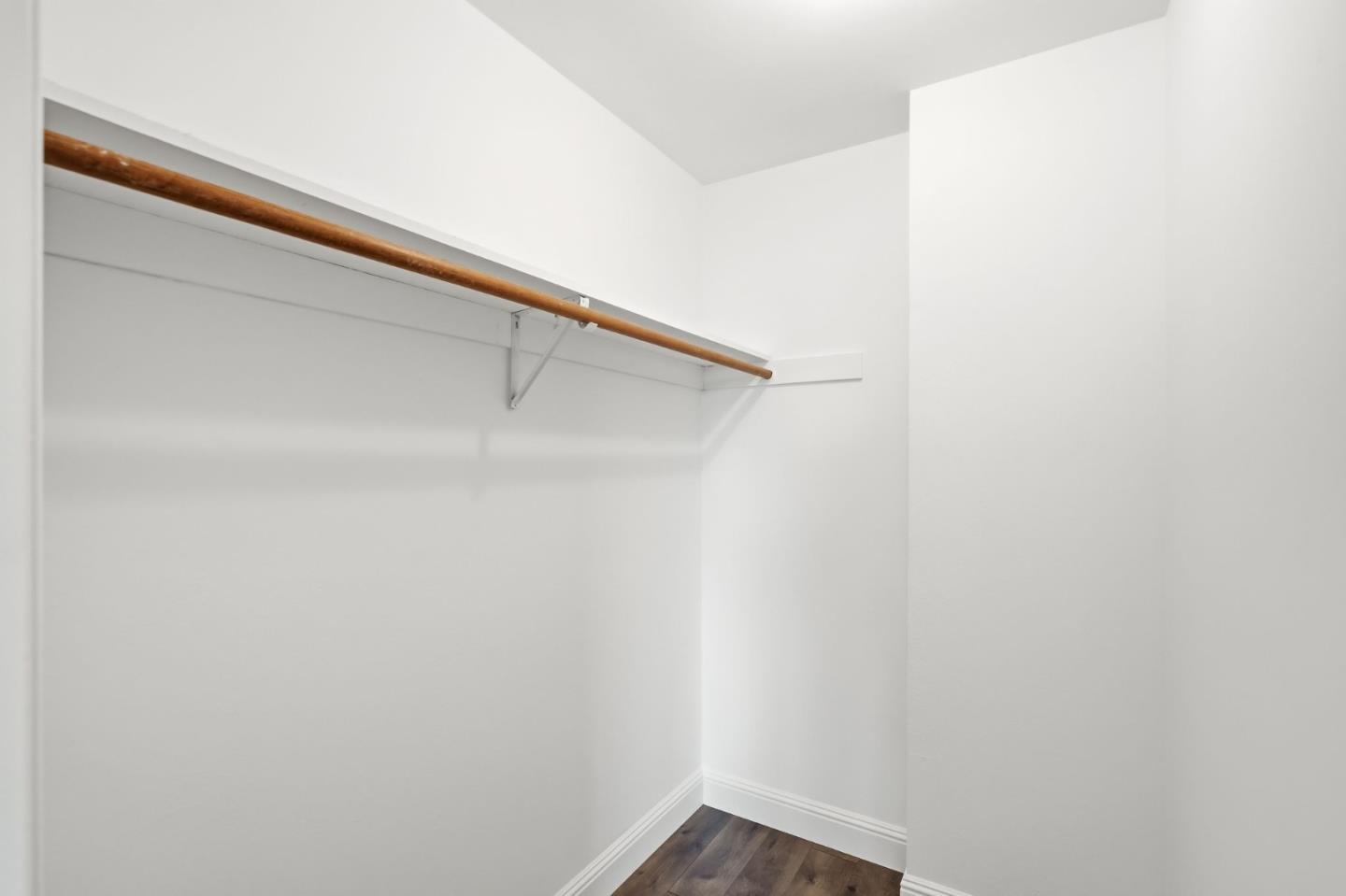 1075 Shell Boulevard 7