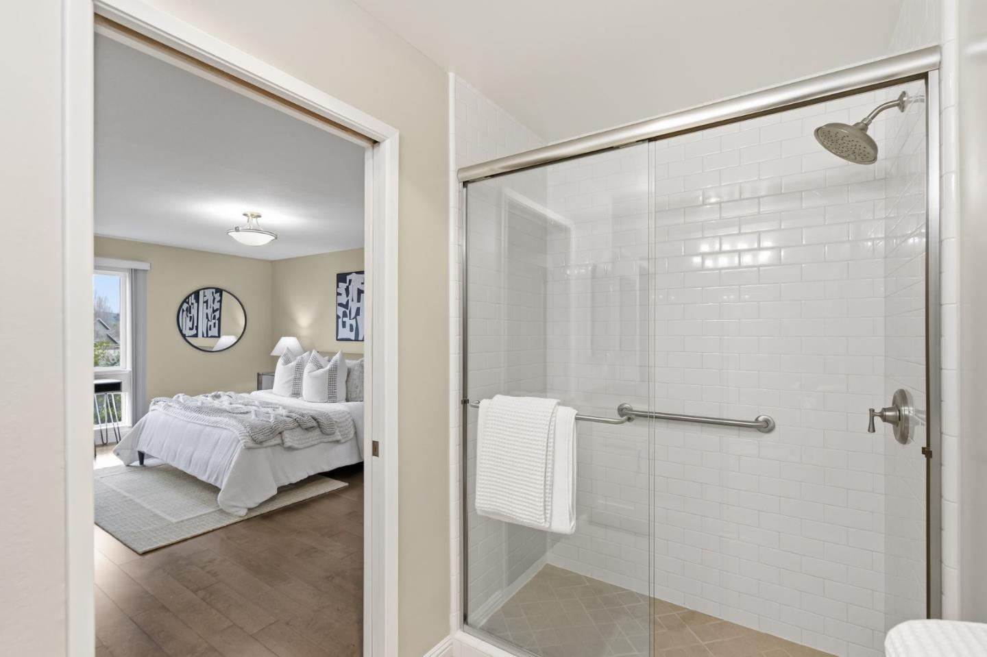 1075 Shell Boulevard 7