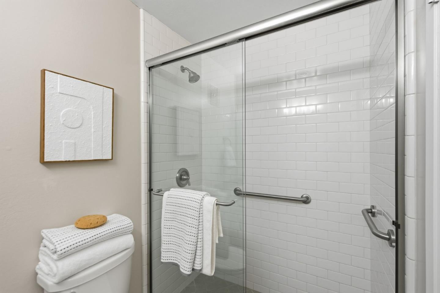 1075 Shell Boulevard 7