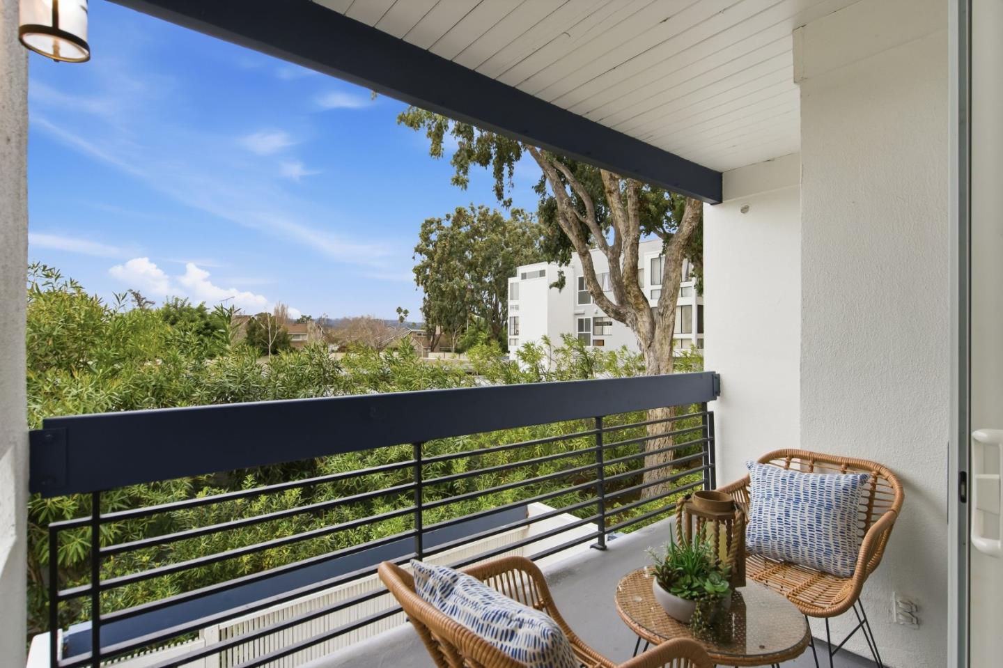 1075 Shell Boulevard 7