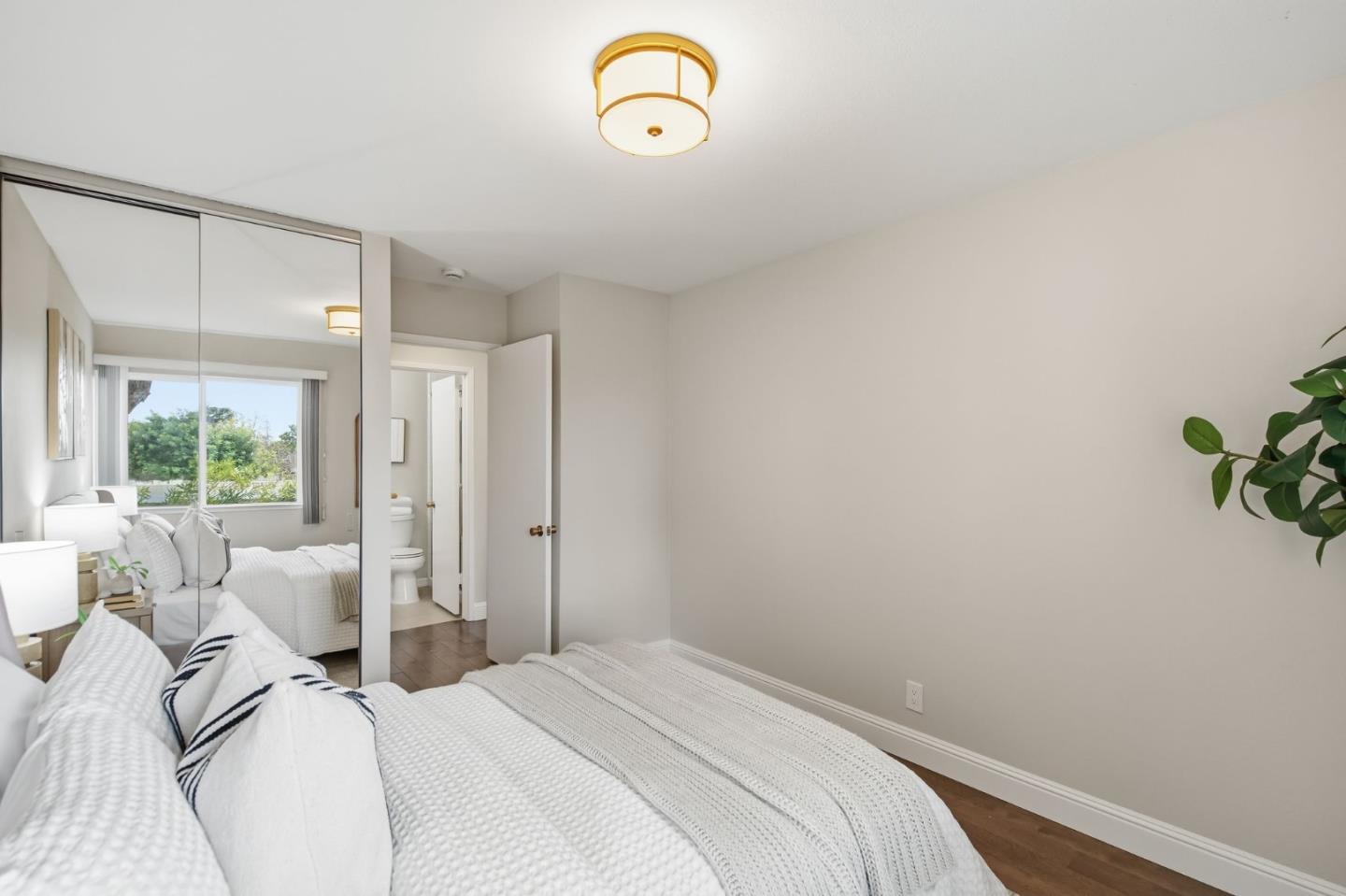 1075 Shell Boulevard 7