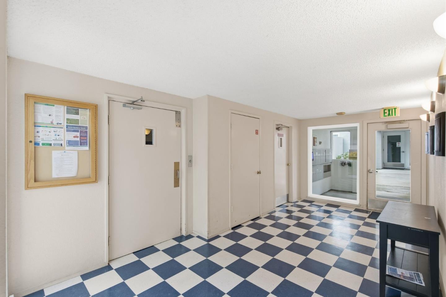 1075 Shell Boulevard 7