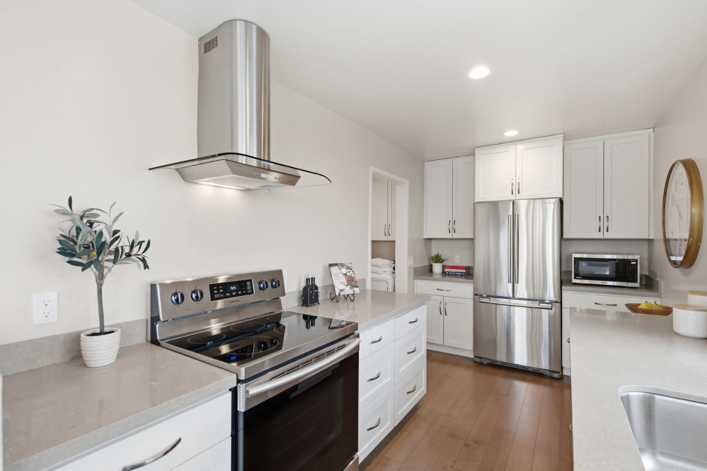 1075 Shell Boulevard 7