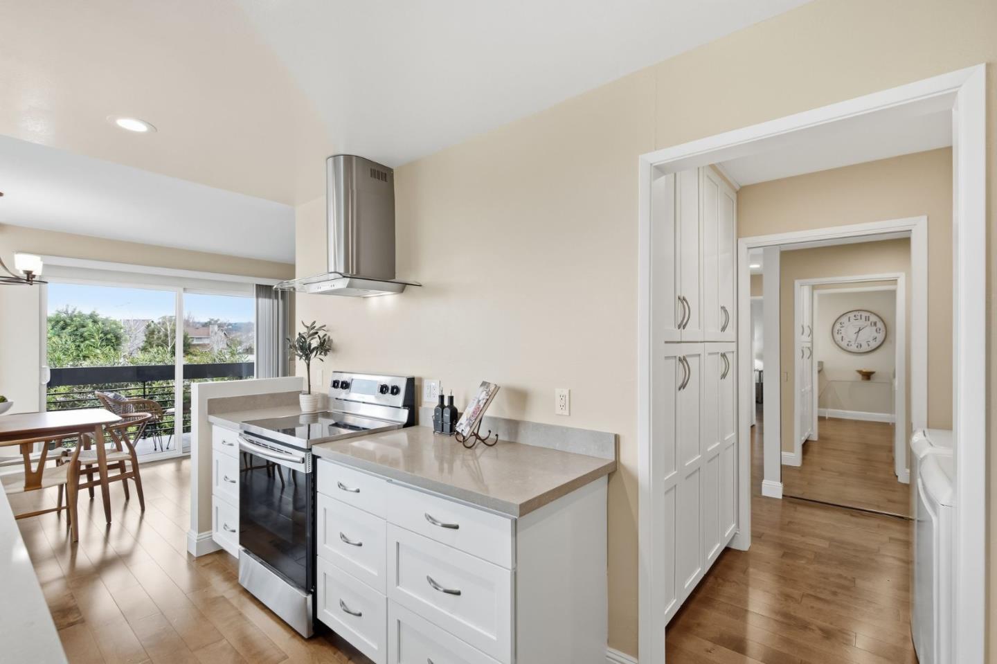 1075 Shell Boulevard 7