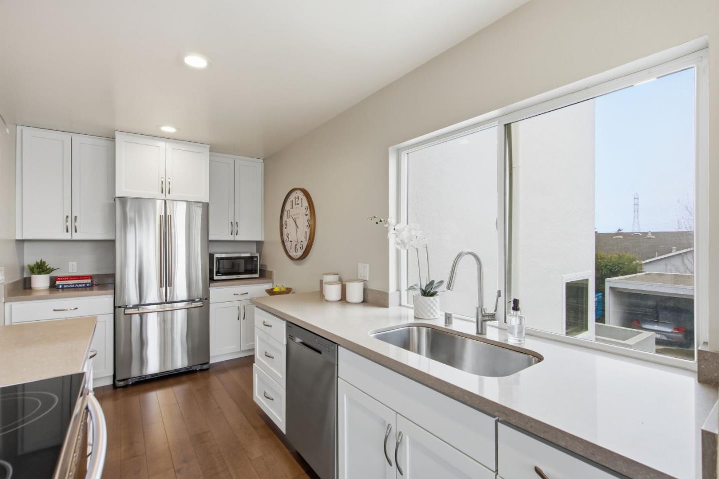 1075 Shell Boulevard 7