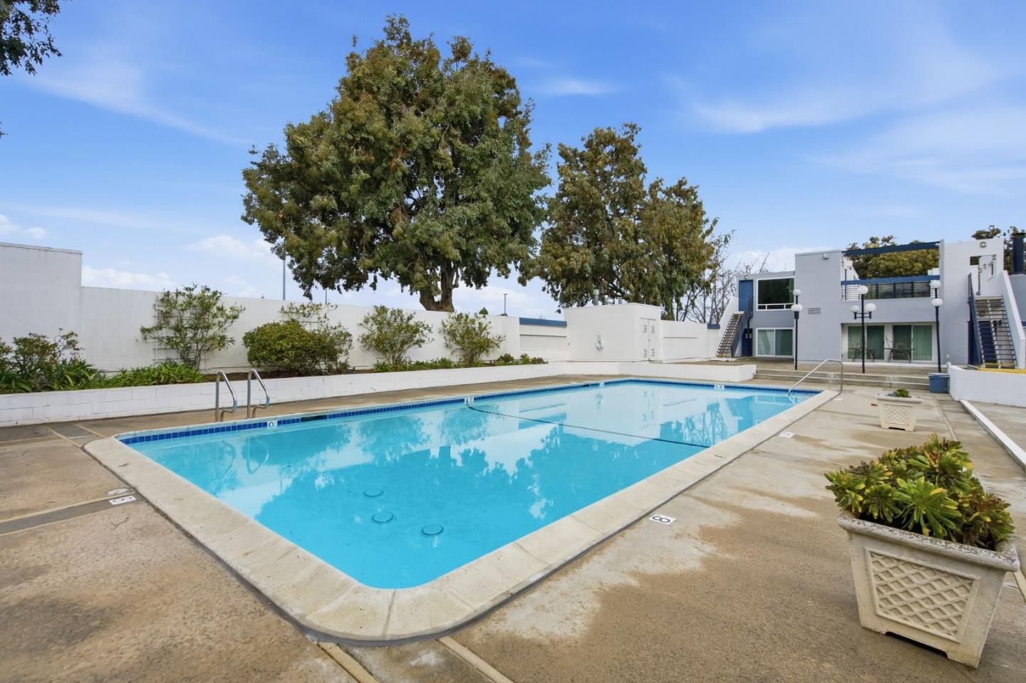 1075 Shell Boulevard 7