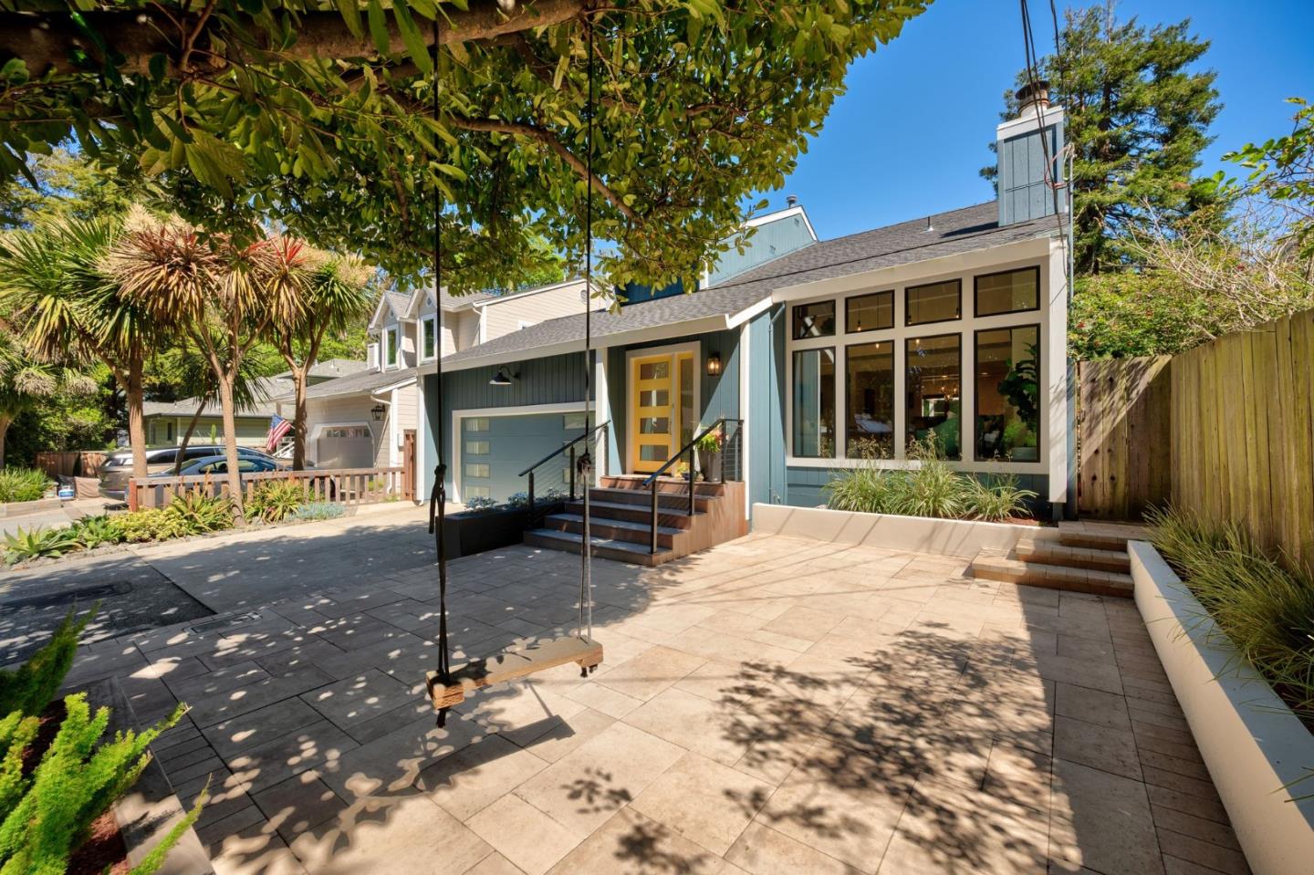 215 Nataqua Avenue