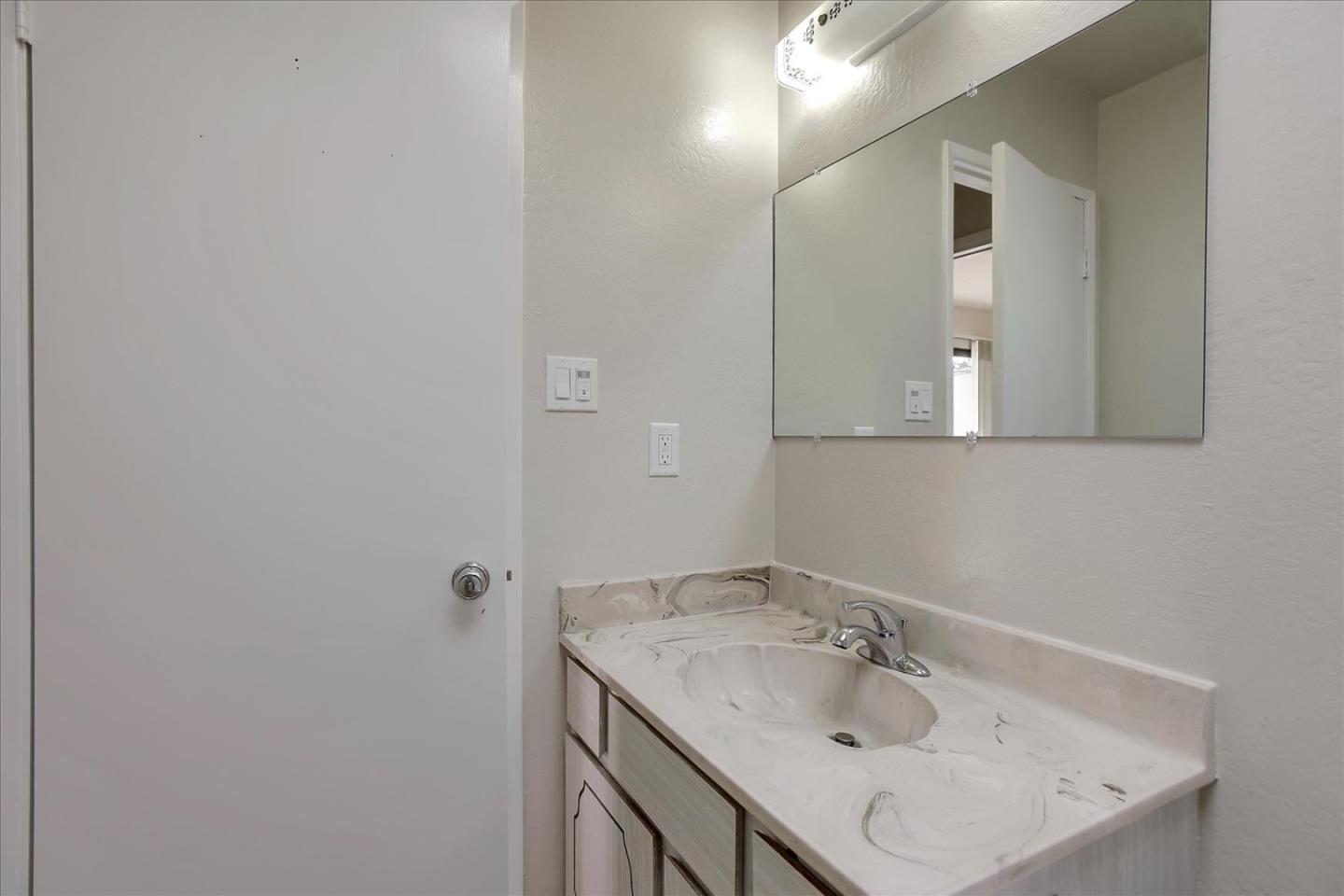 230 Villa Terrace 3