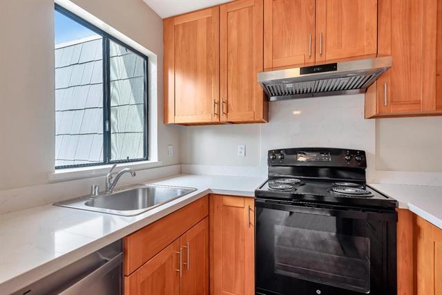 230 Villa Terrace 3