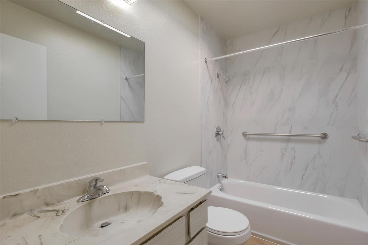 230 Villa Terrace 3
