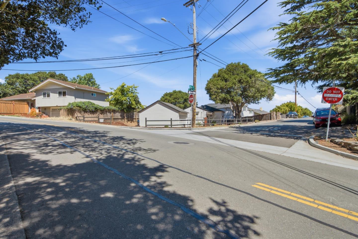 2124 Forest AVE