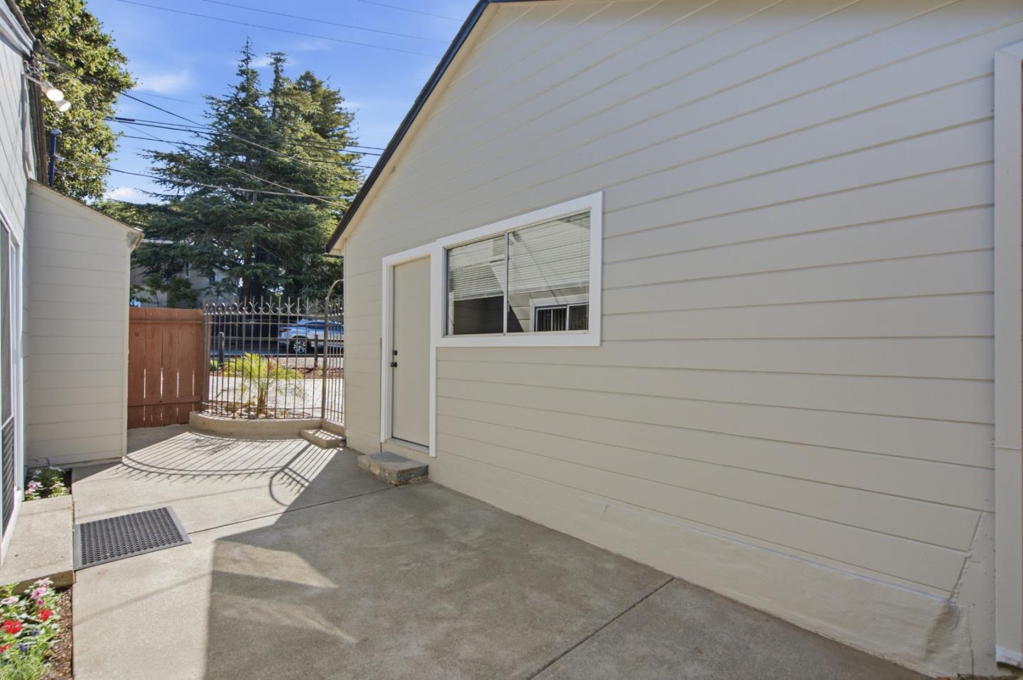 2124 Forest AVE