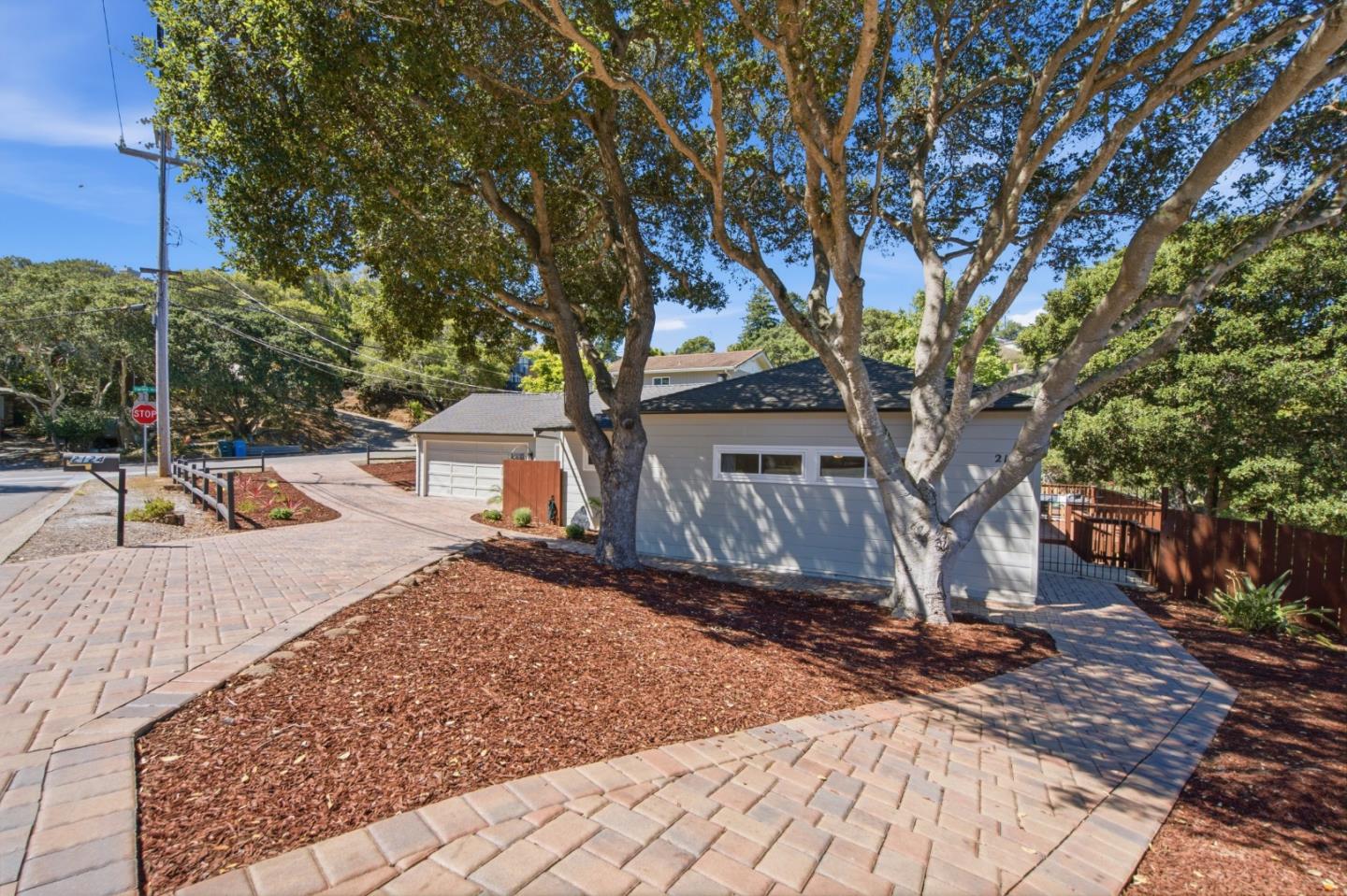 2124 Forest AVE