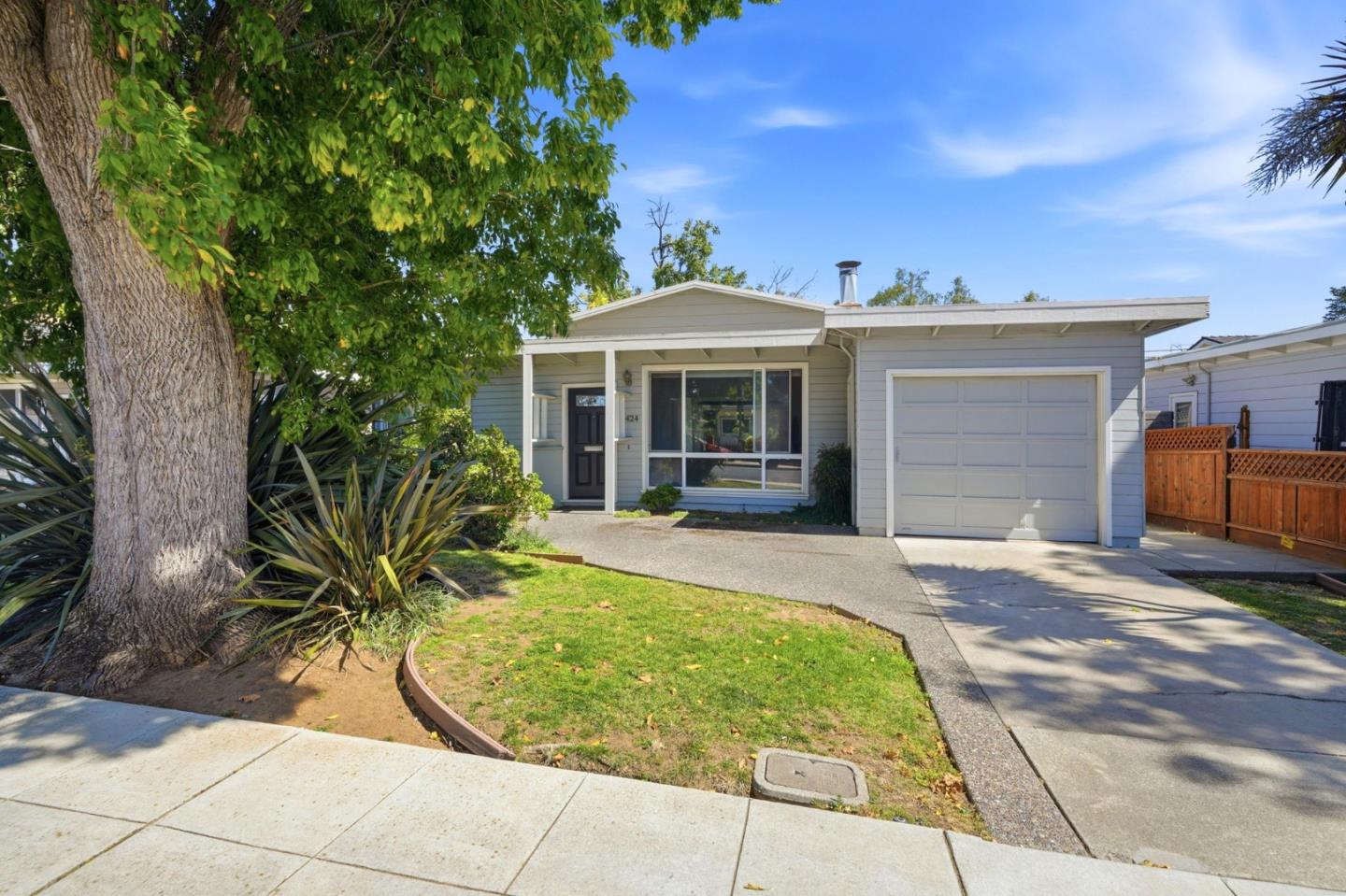 1424 Hemlock AVE