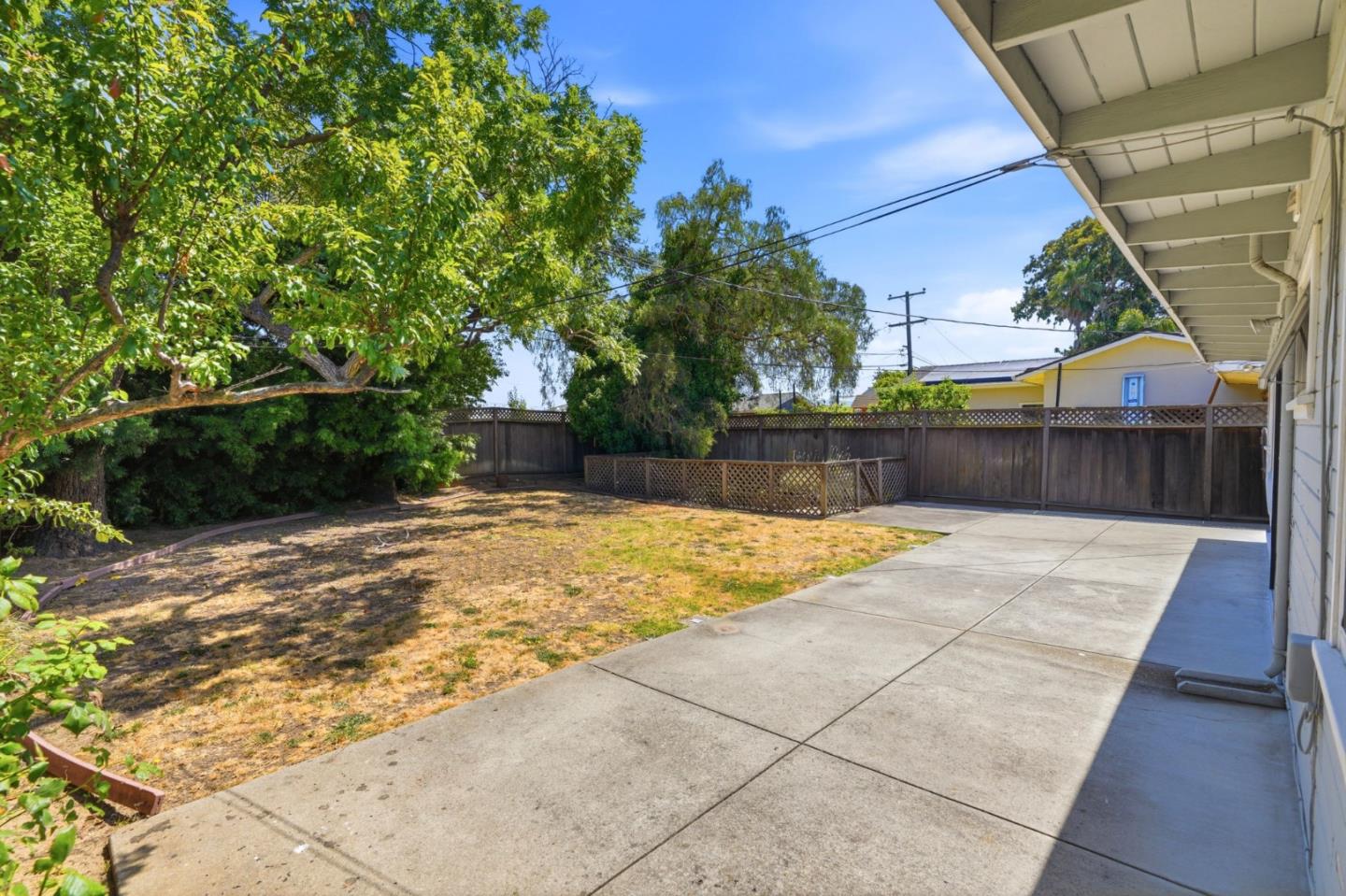 1424 Hemlock AVE