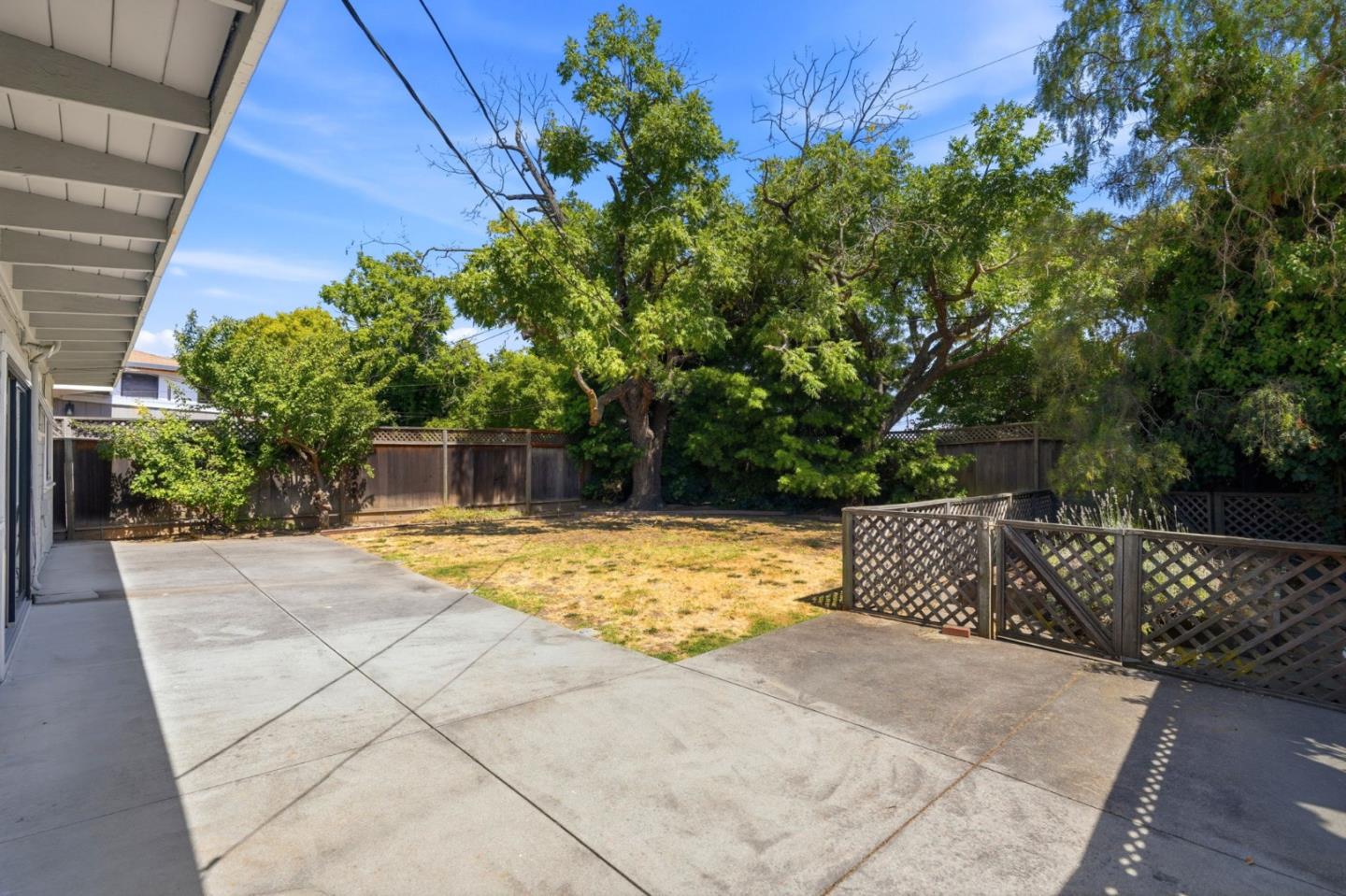 1424 Hemlock AVE