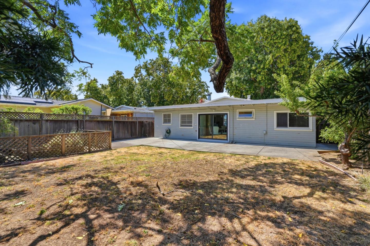 1424 Hemlock AVE