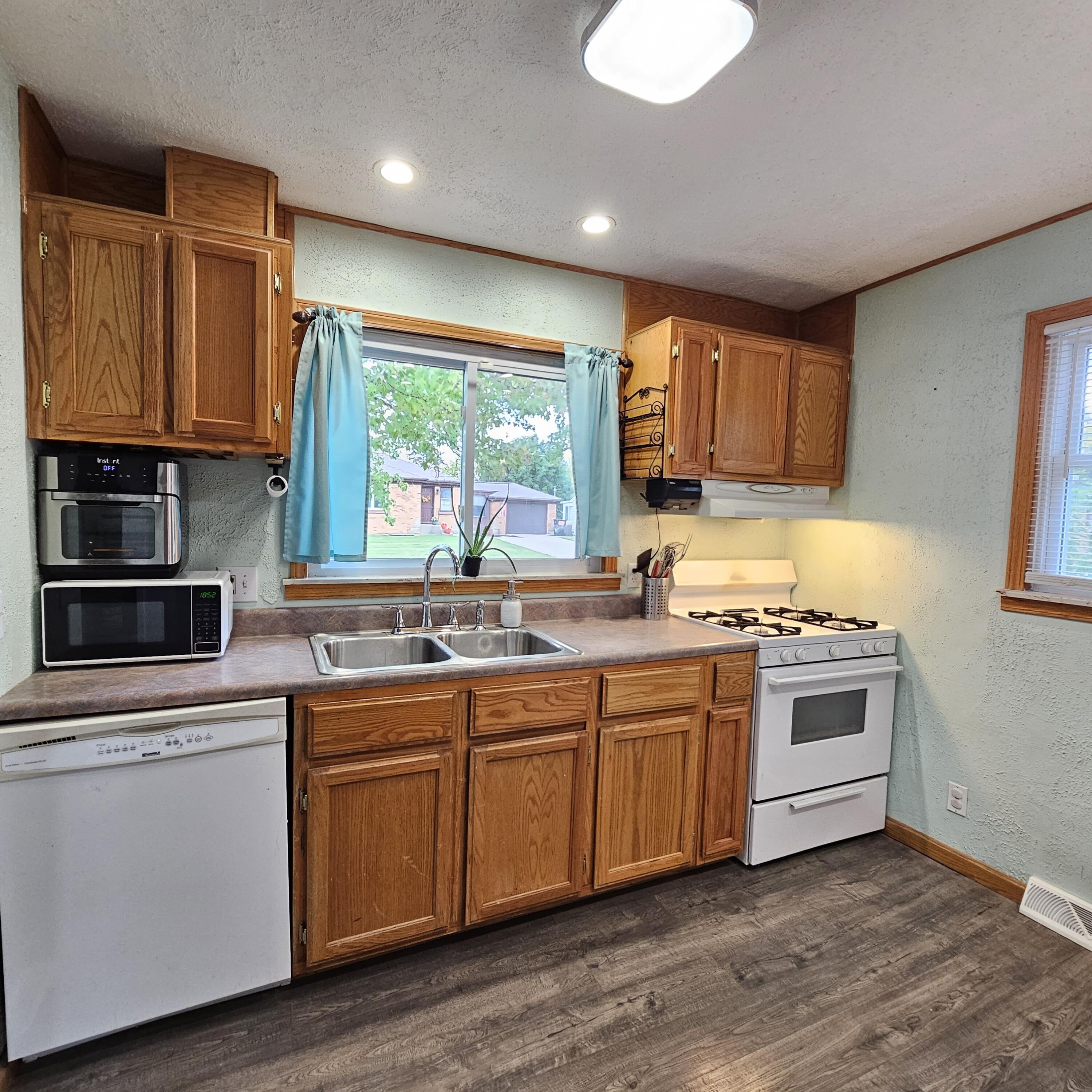 2544 Cherrywood Court SW