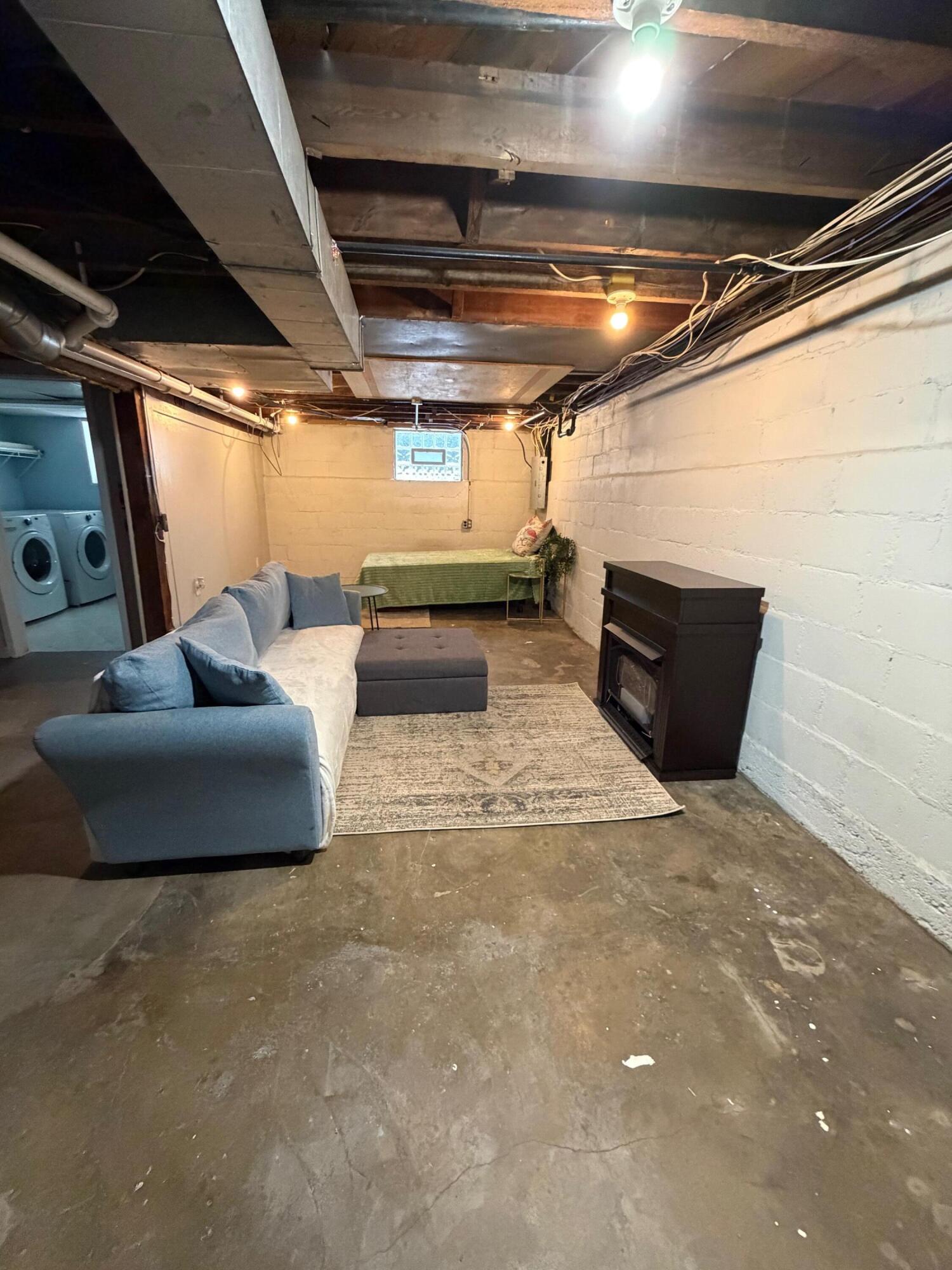 861 Aberdeen Street NE