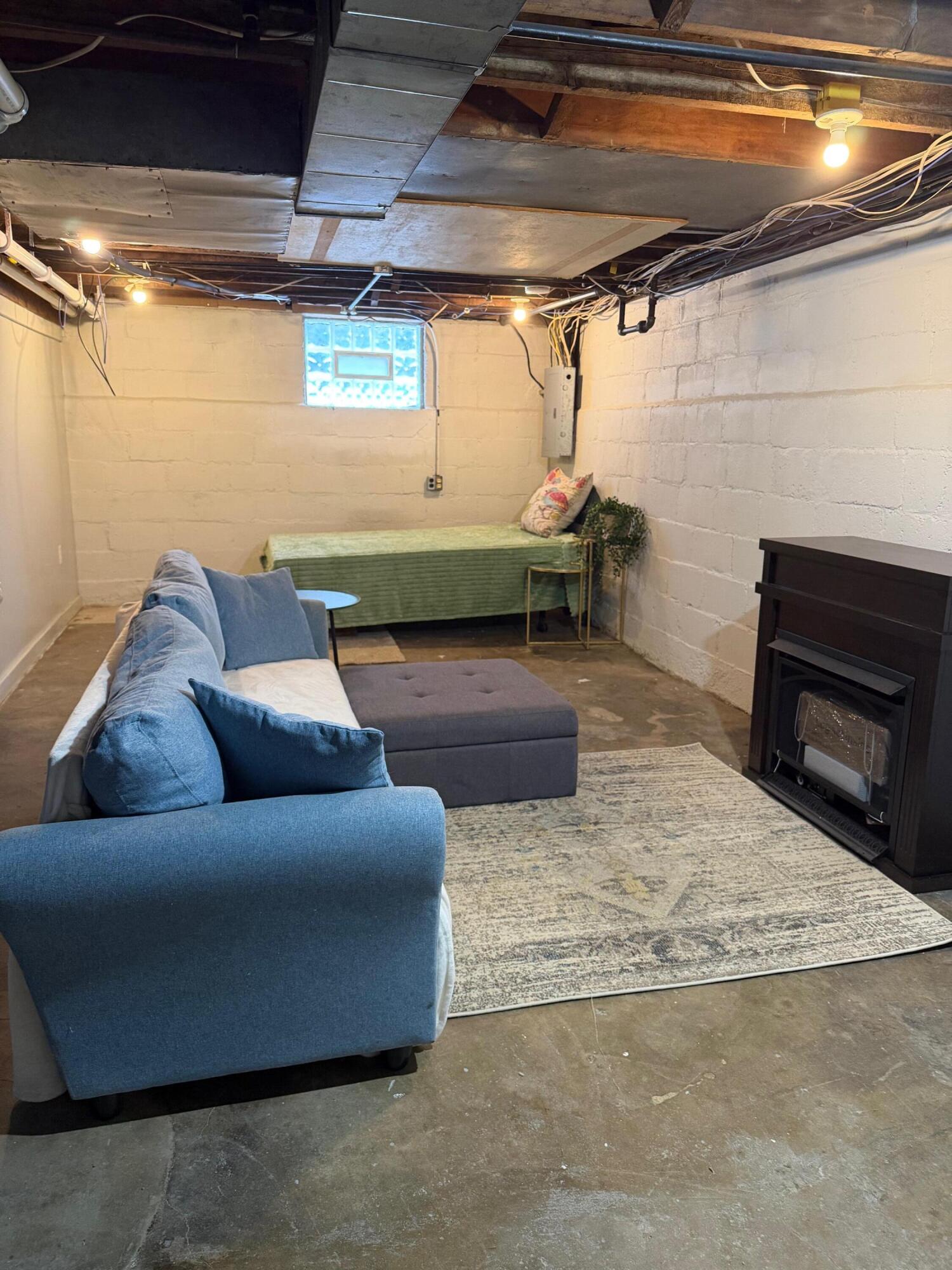 861 Aberdeen Street NE