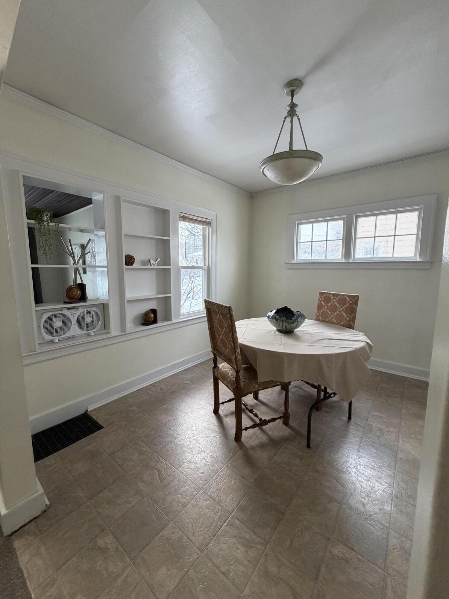 861 Aberdeen Street NE