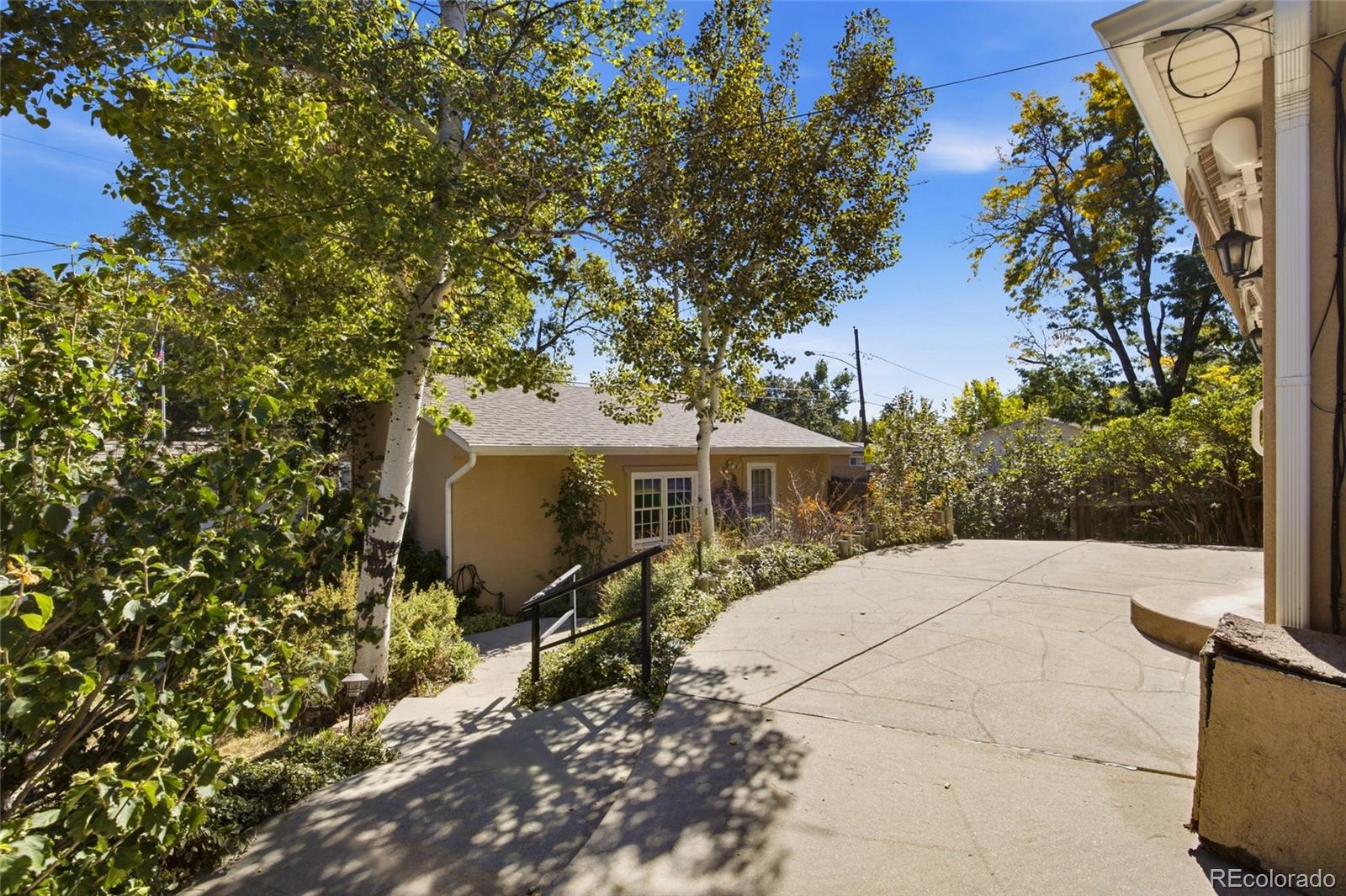 2300 Bell Court