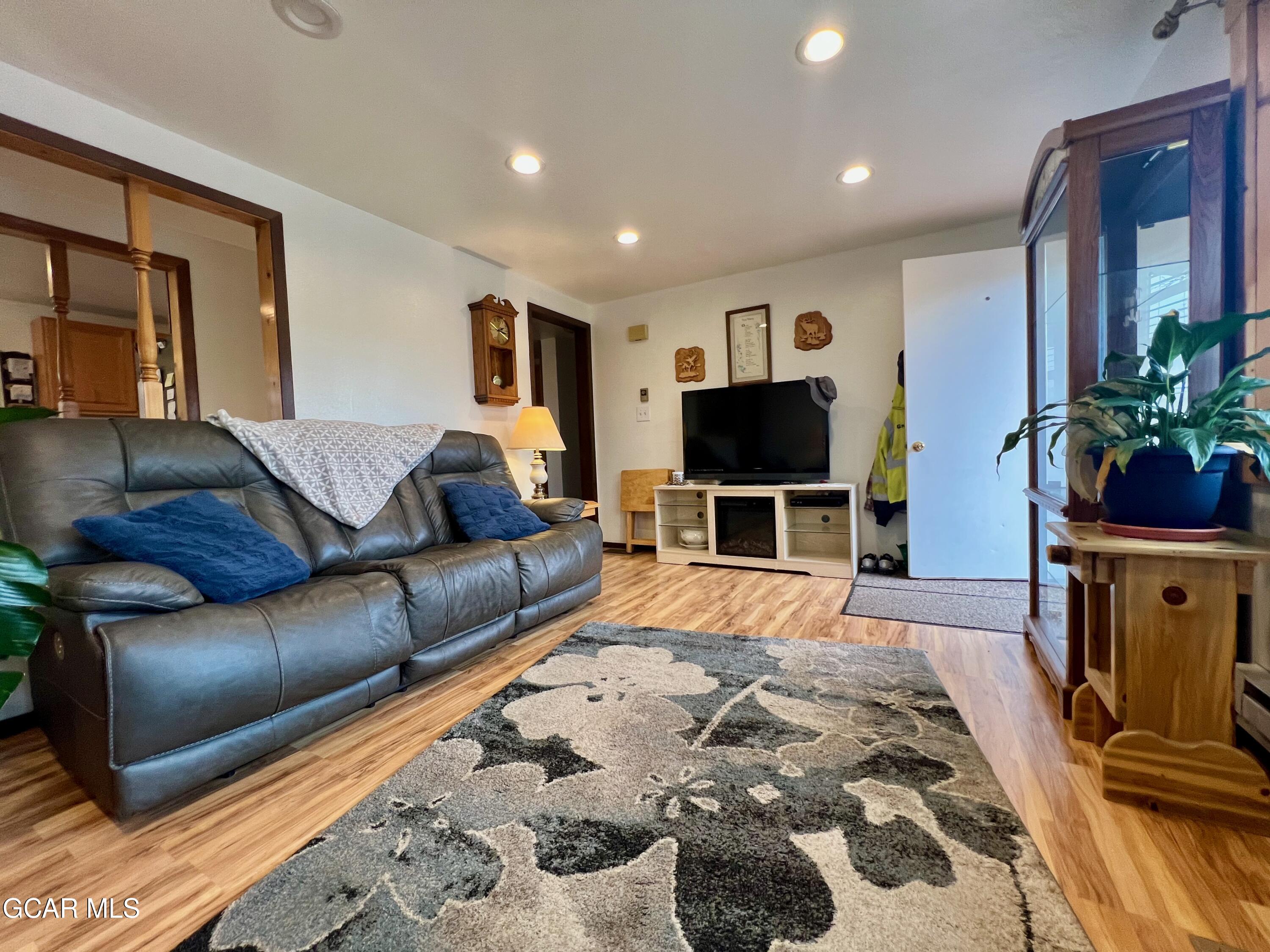 563 NEW CHURCH AVE Avenue