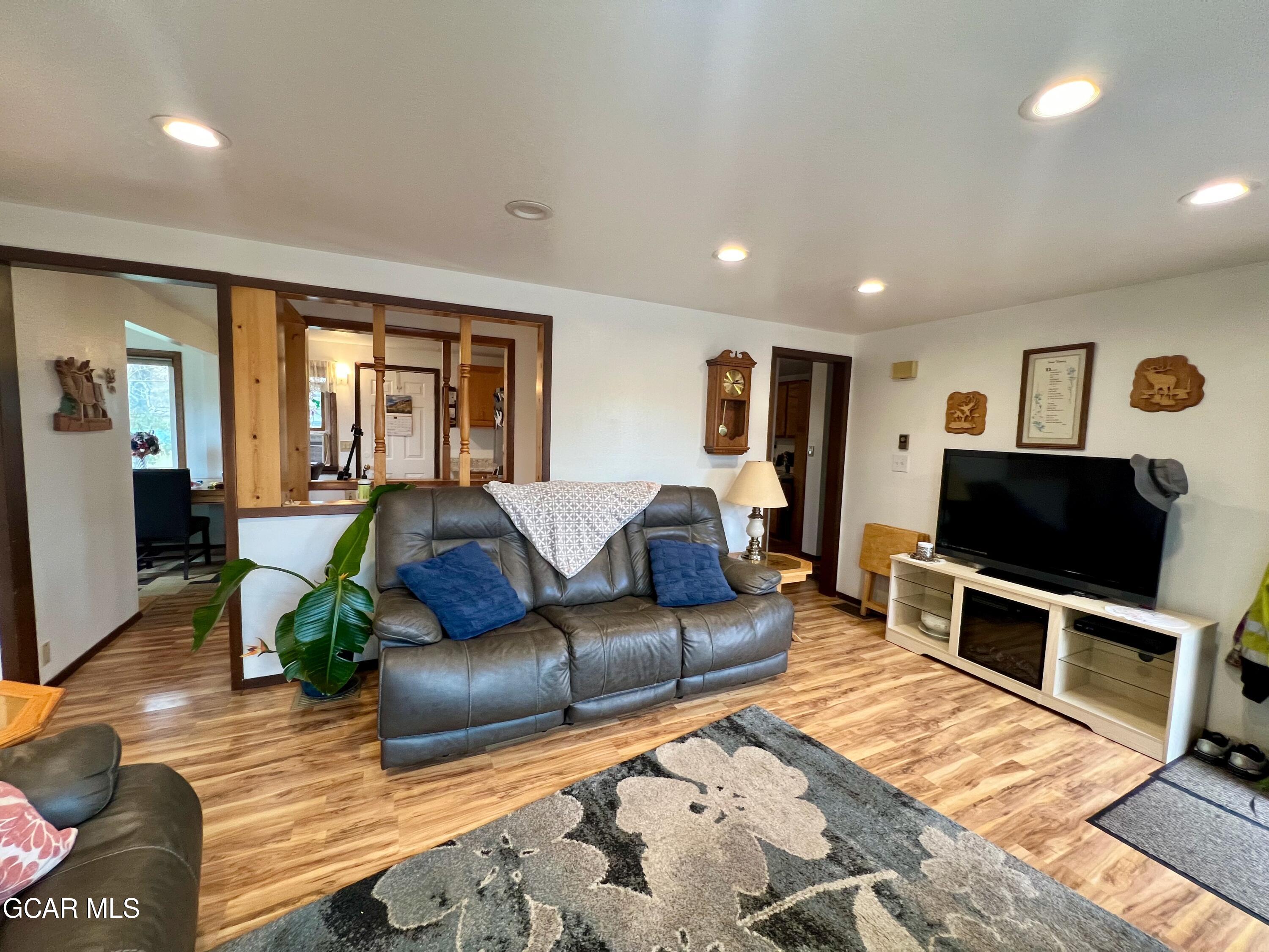 563 NEW CHURCH AVE Avenue