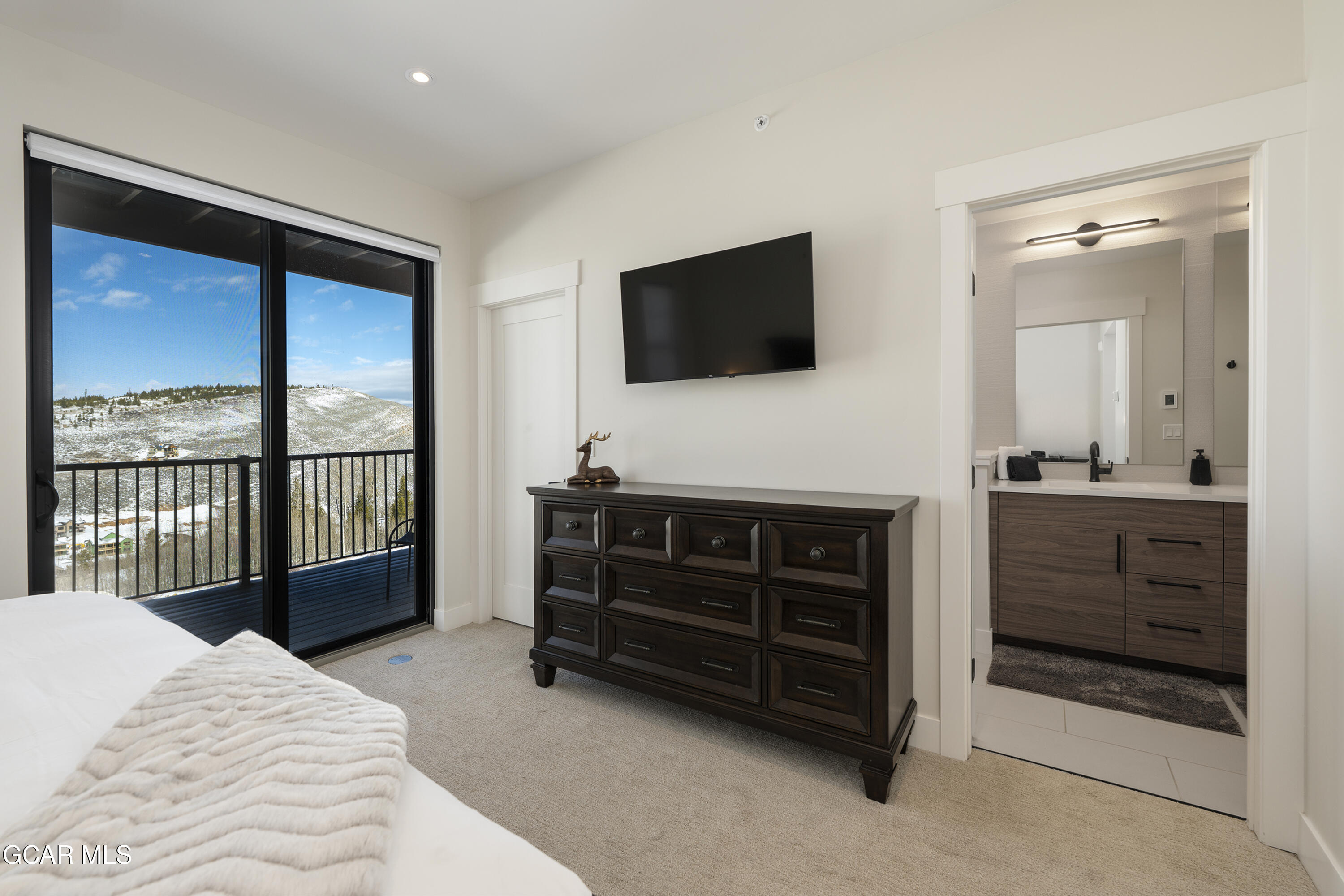 109 SADDLE MOUNTAIN CAMP Road