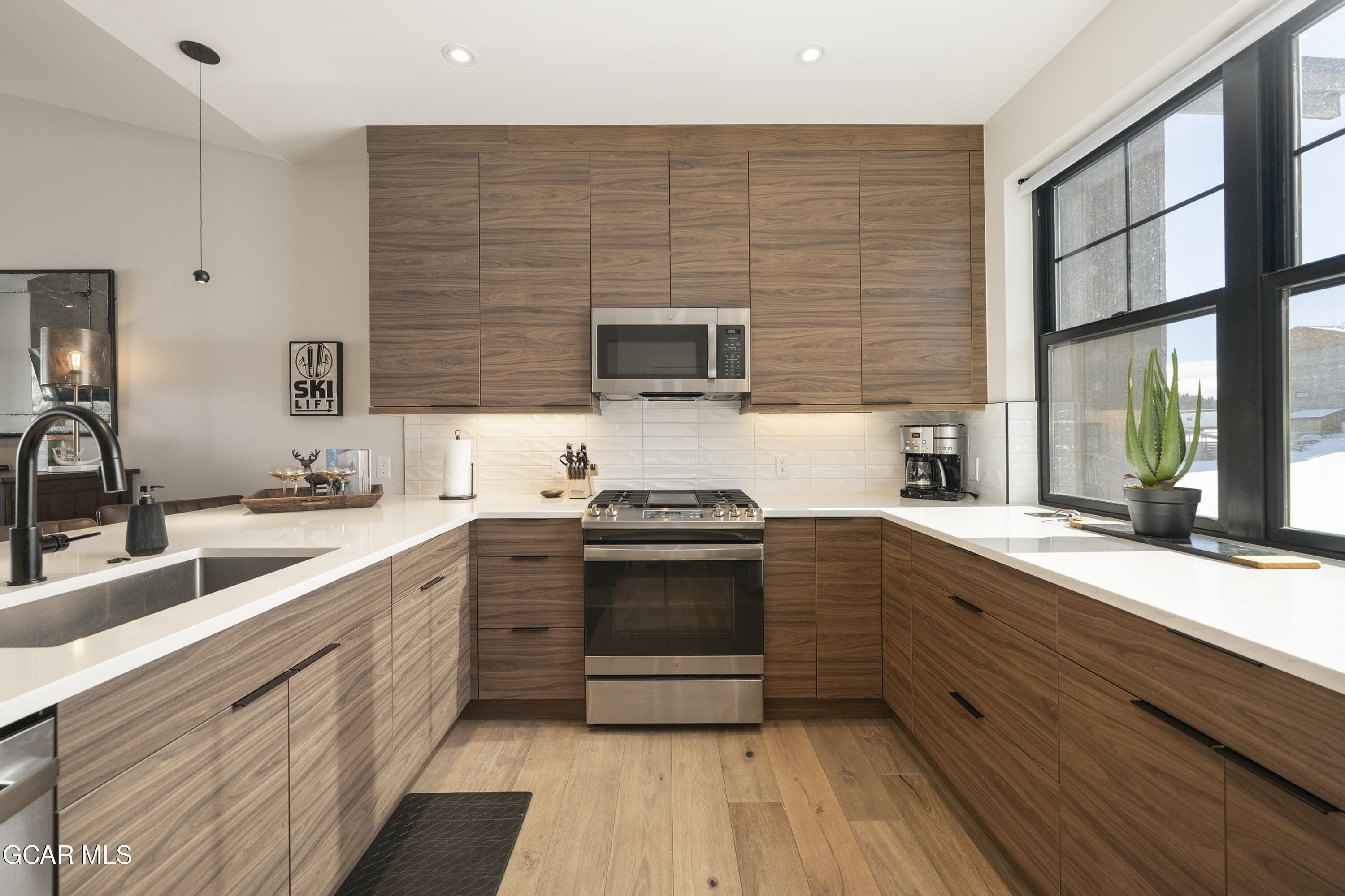 109 SADDLE MOUNTAIN CAMP Road