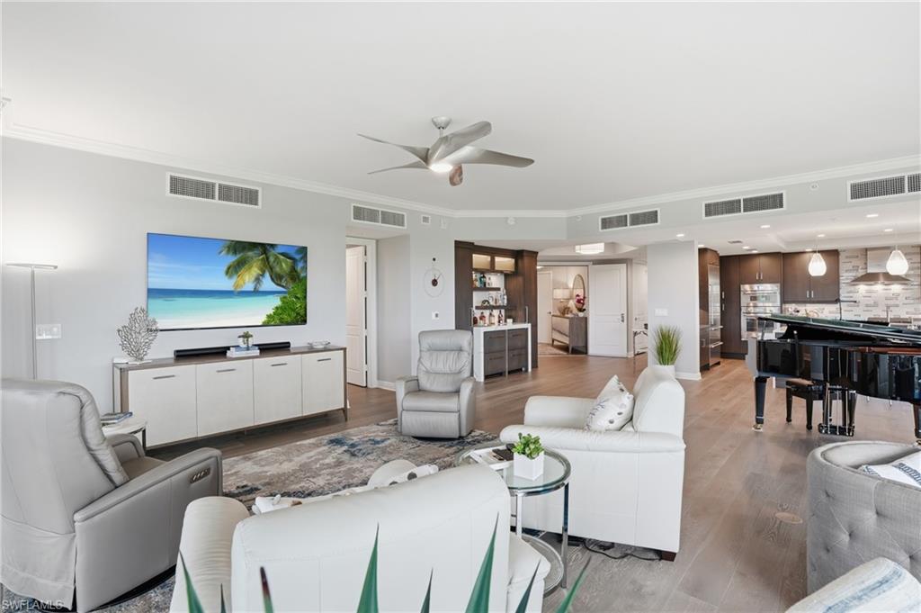 4800 Pelican Colony BLVD 201