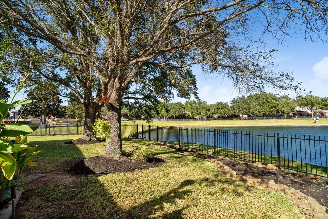 26026 S Lakefair Drive