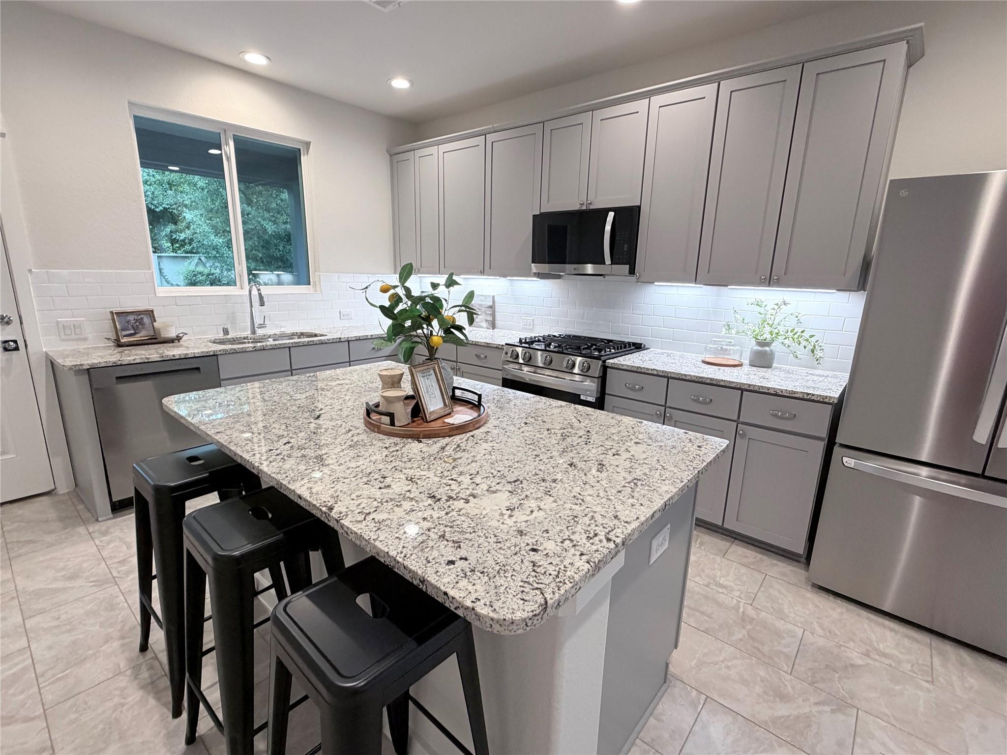 40203 Bay Warbler Way