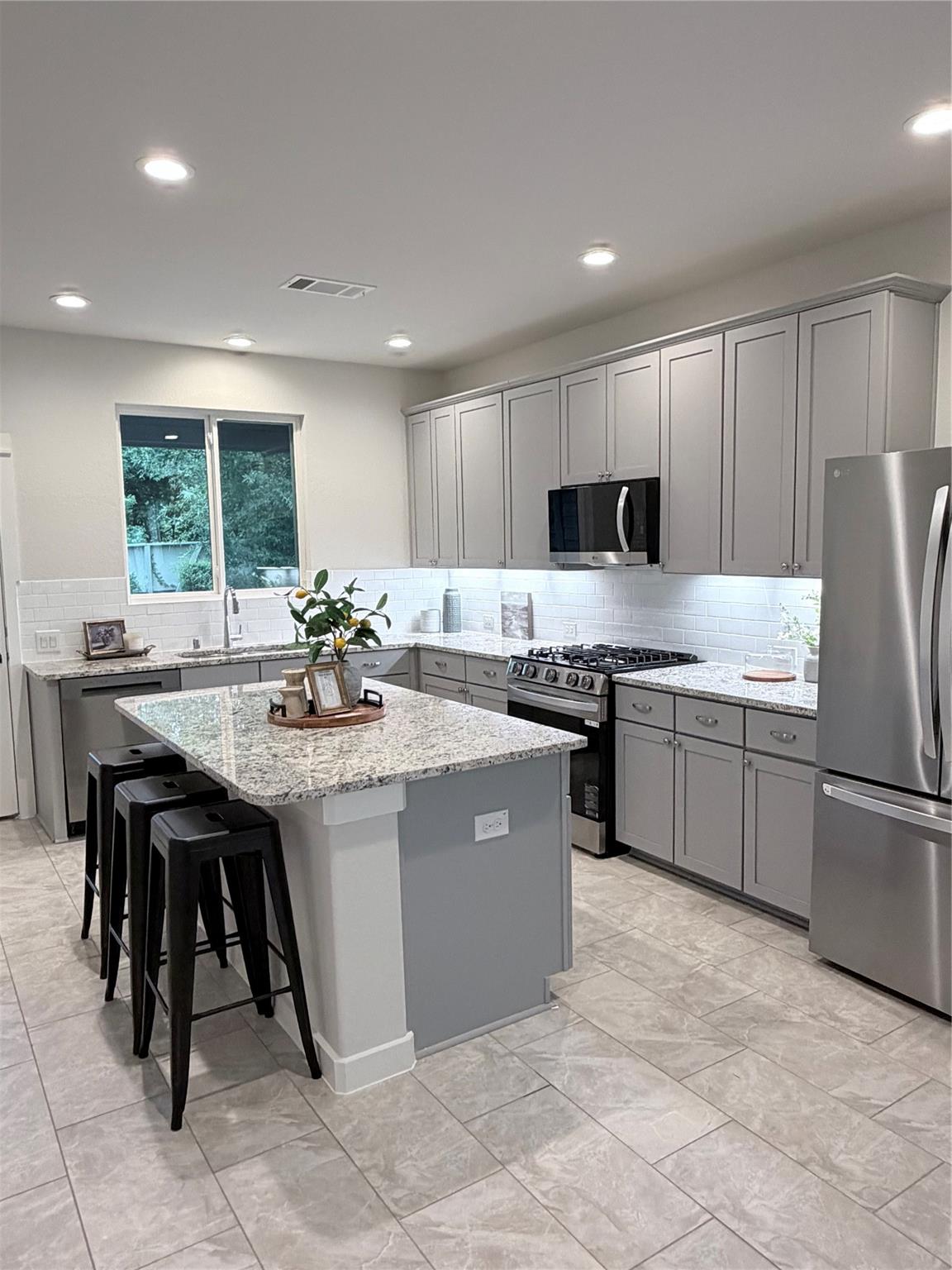 40203 Bay Warbler Way