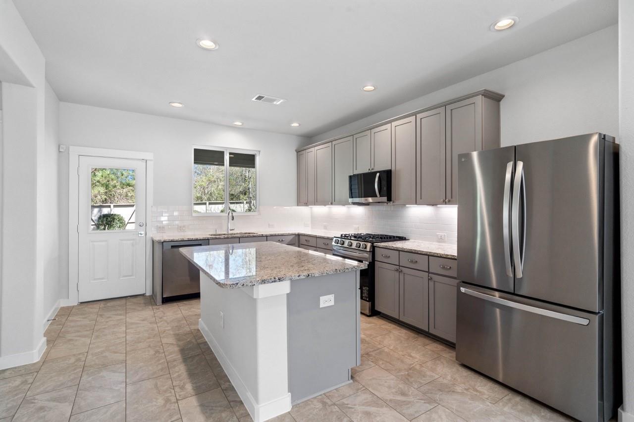 40203 Bay Warbler Way