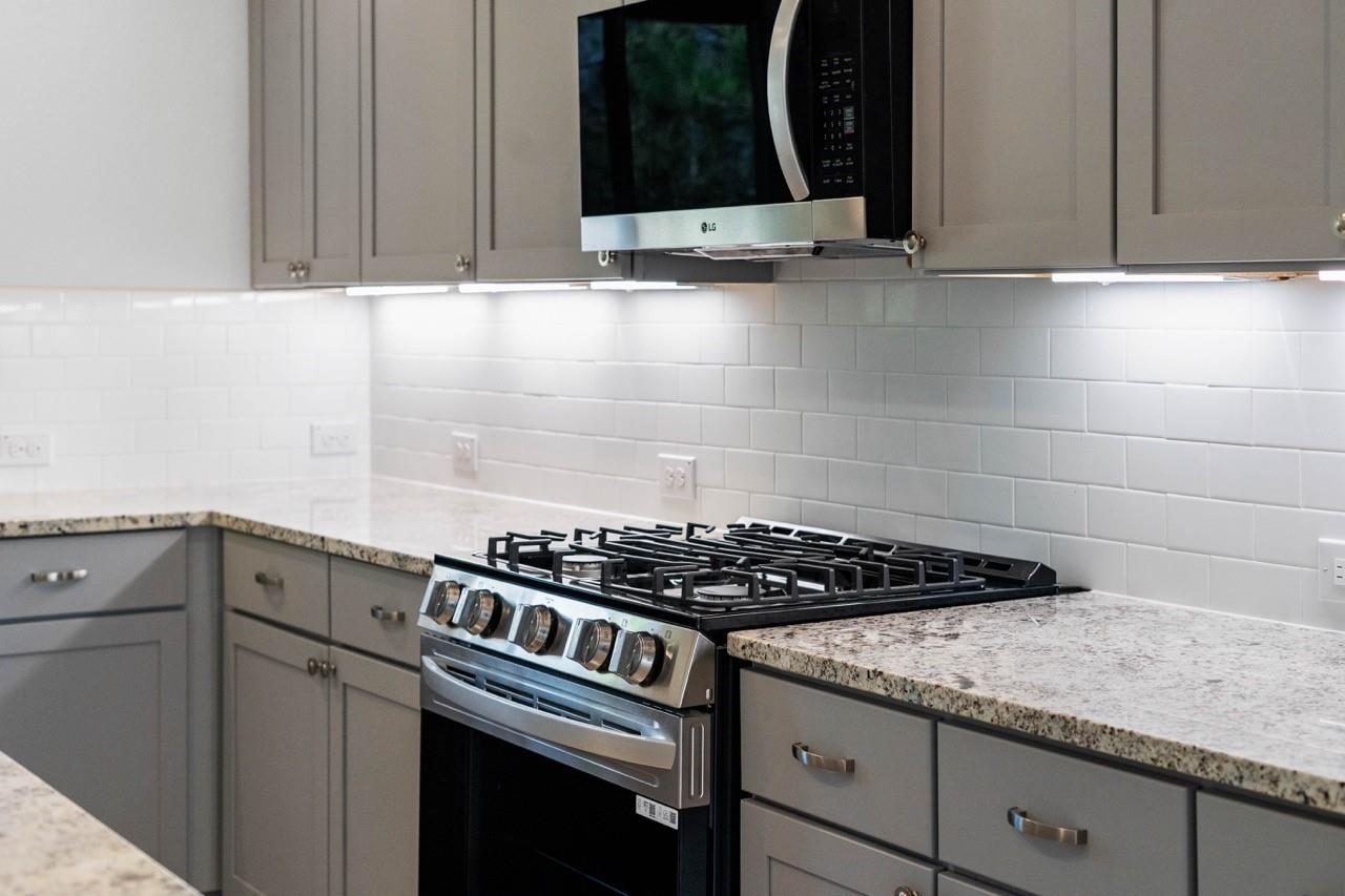 40203 Bay Warbler Way