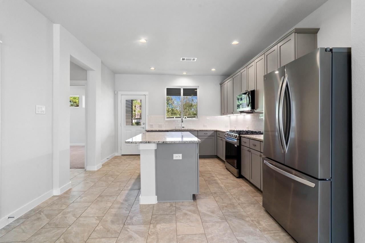 40203 Bay Warbler Way