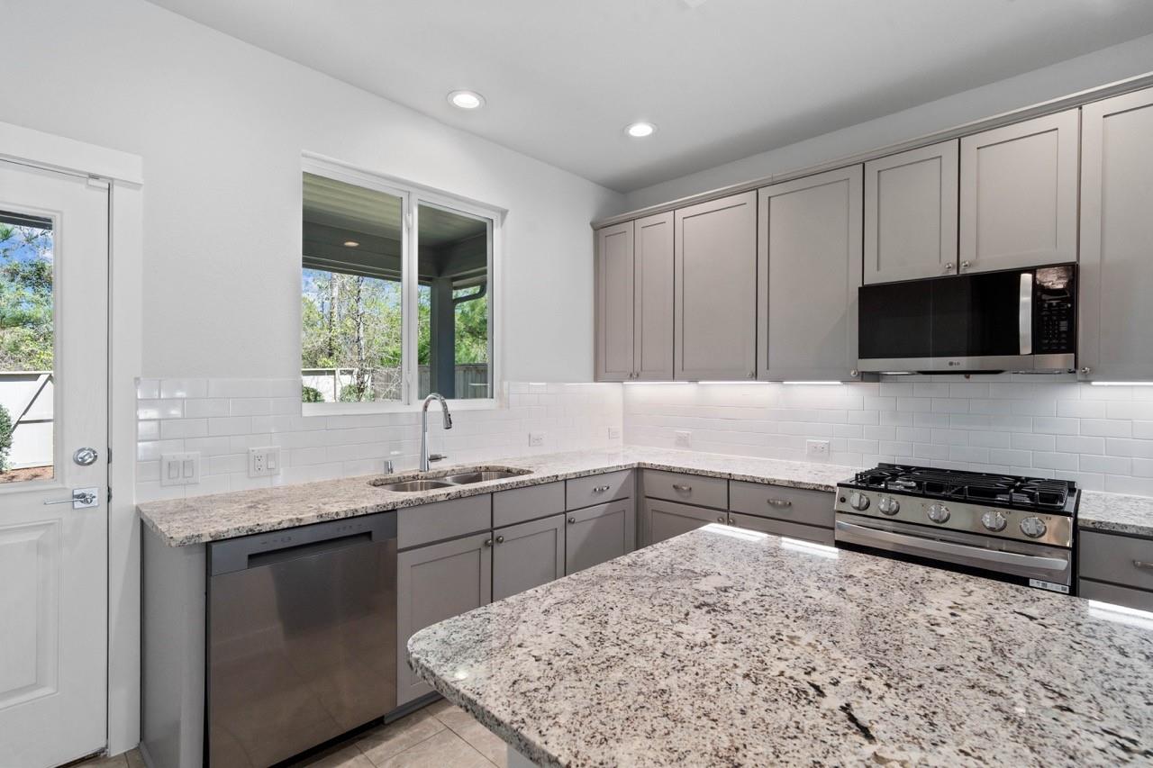 40203 Bay Warbler Way