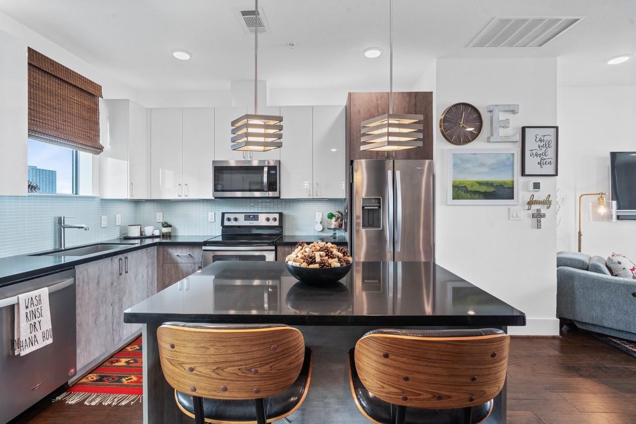 2401 Crawford Street # B304