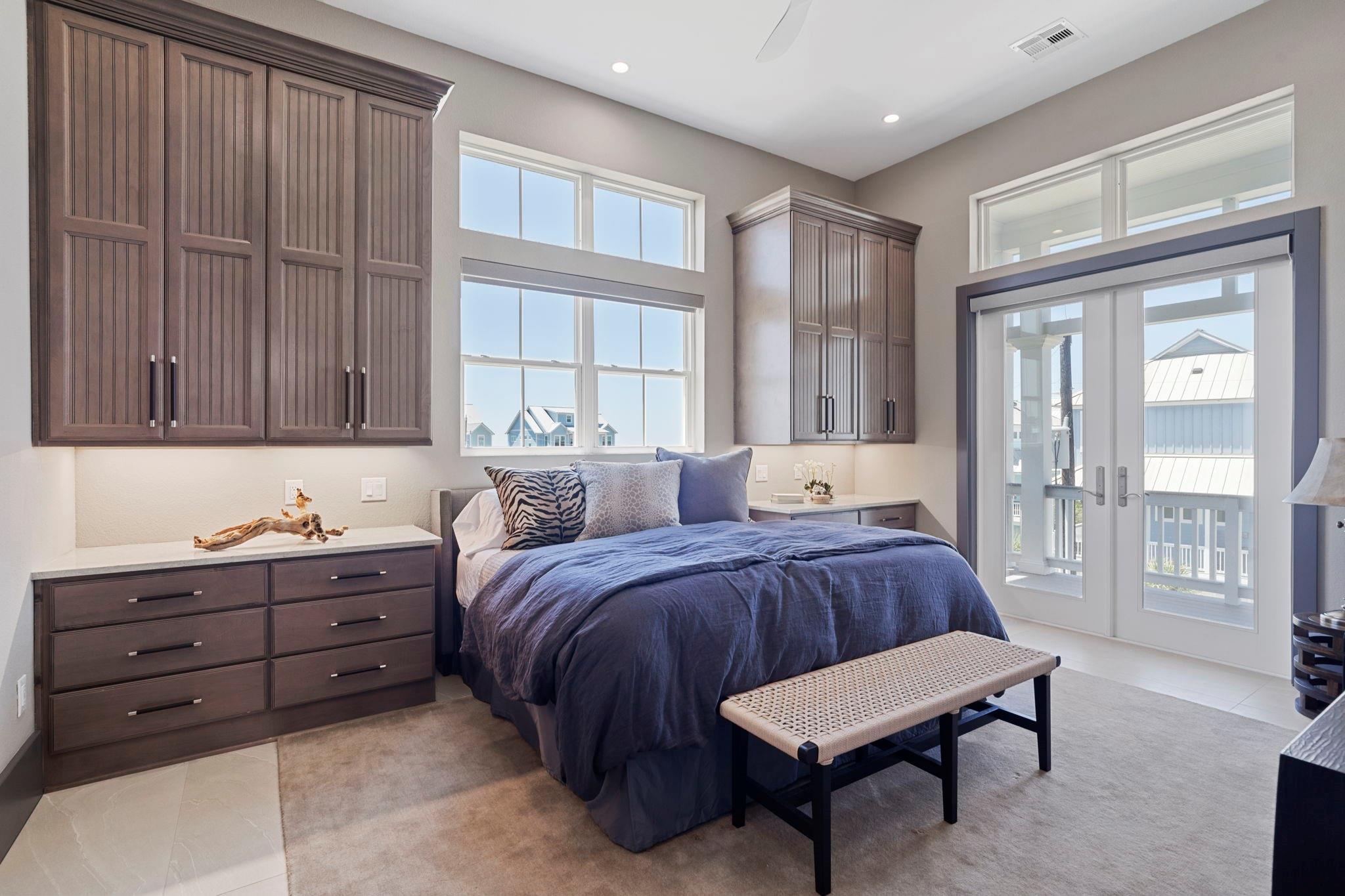 3835 Seabreeze Lane