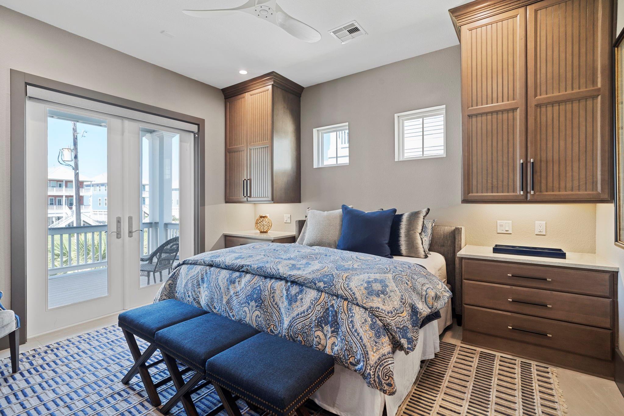 3835 Seabreeze Lane