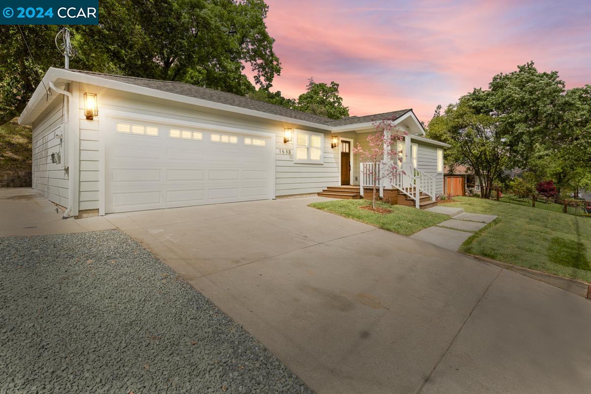 1533 Arbutus Dr