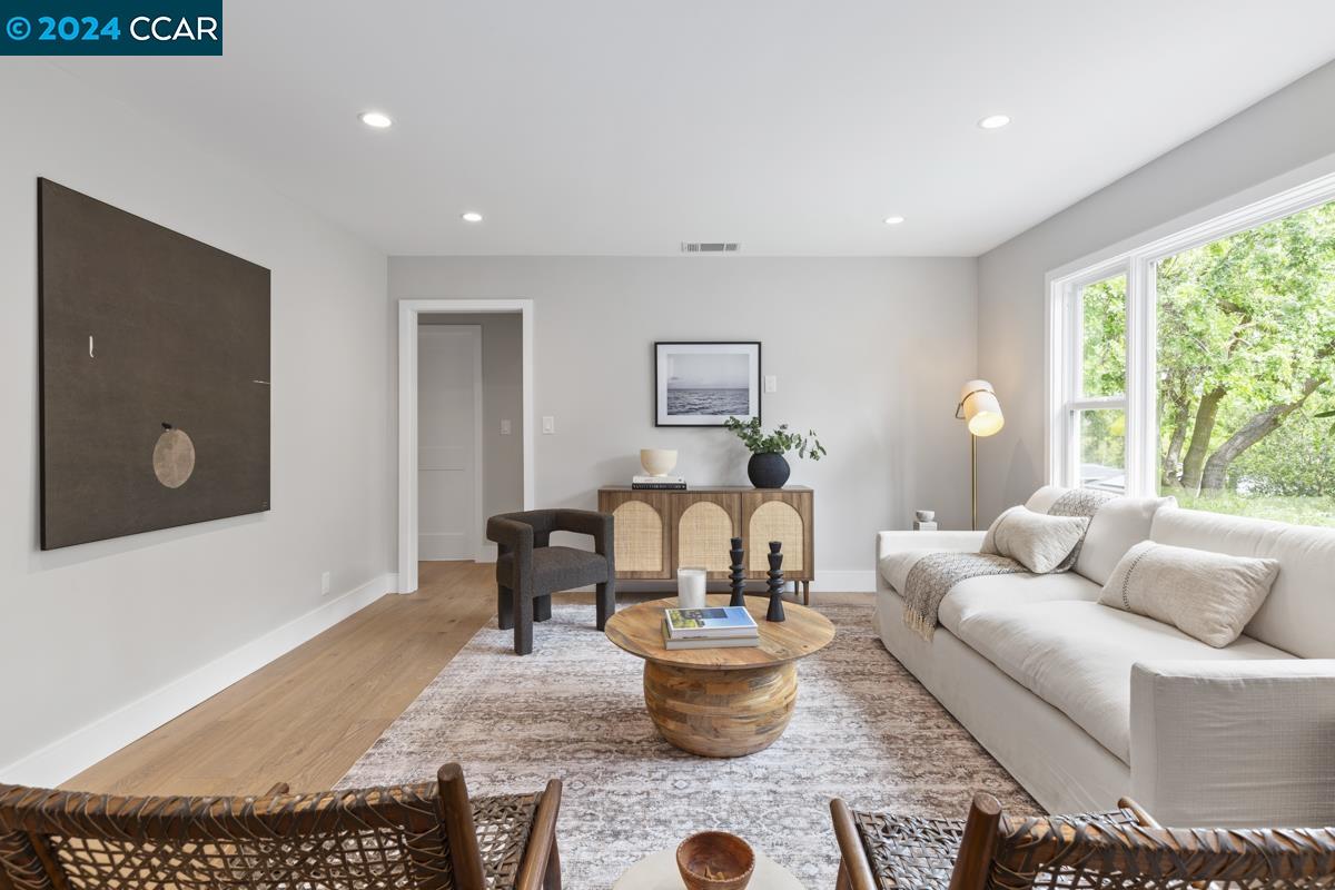 1533 Arbutus Dr