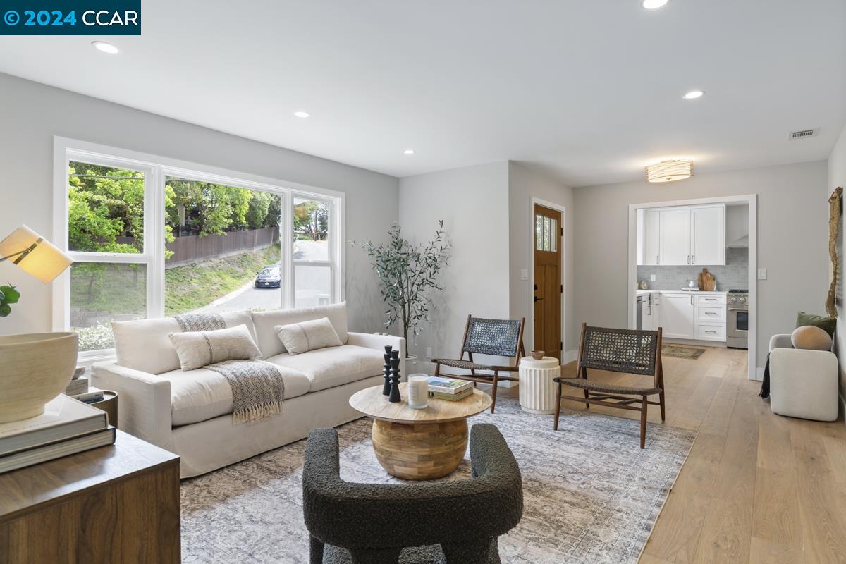 1533 Arbutus Dr