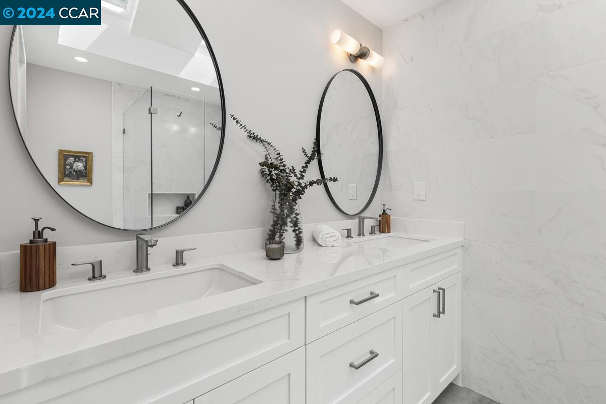 1533 Arbutus Dr