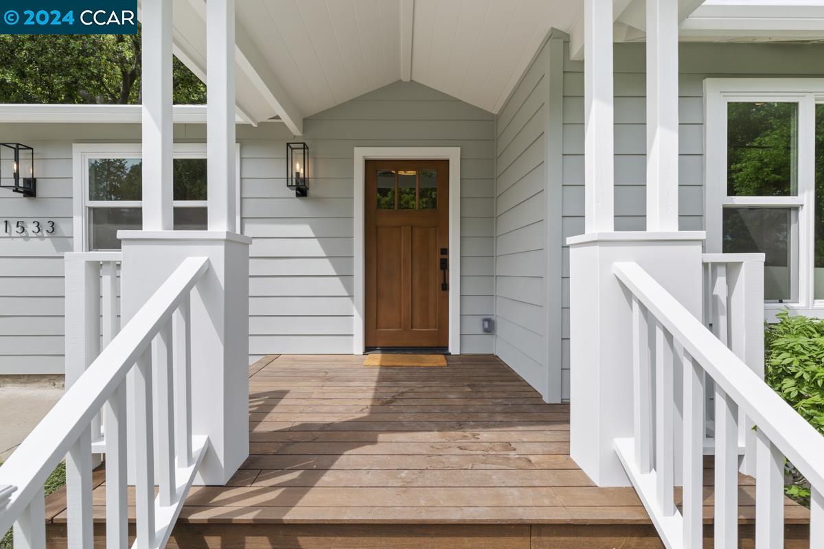 1533 Arbutus Dr